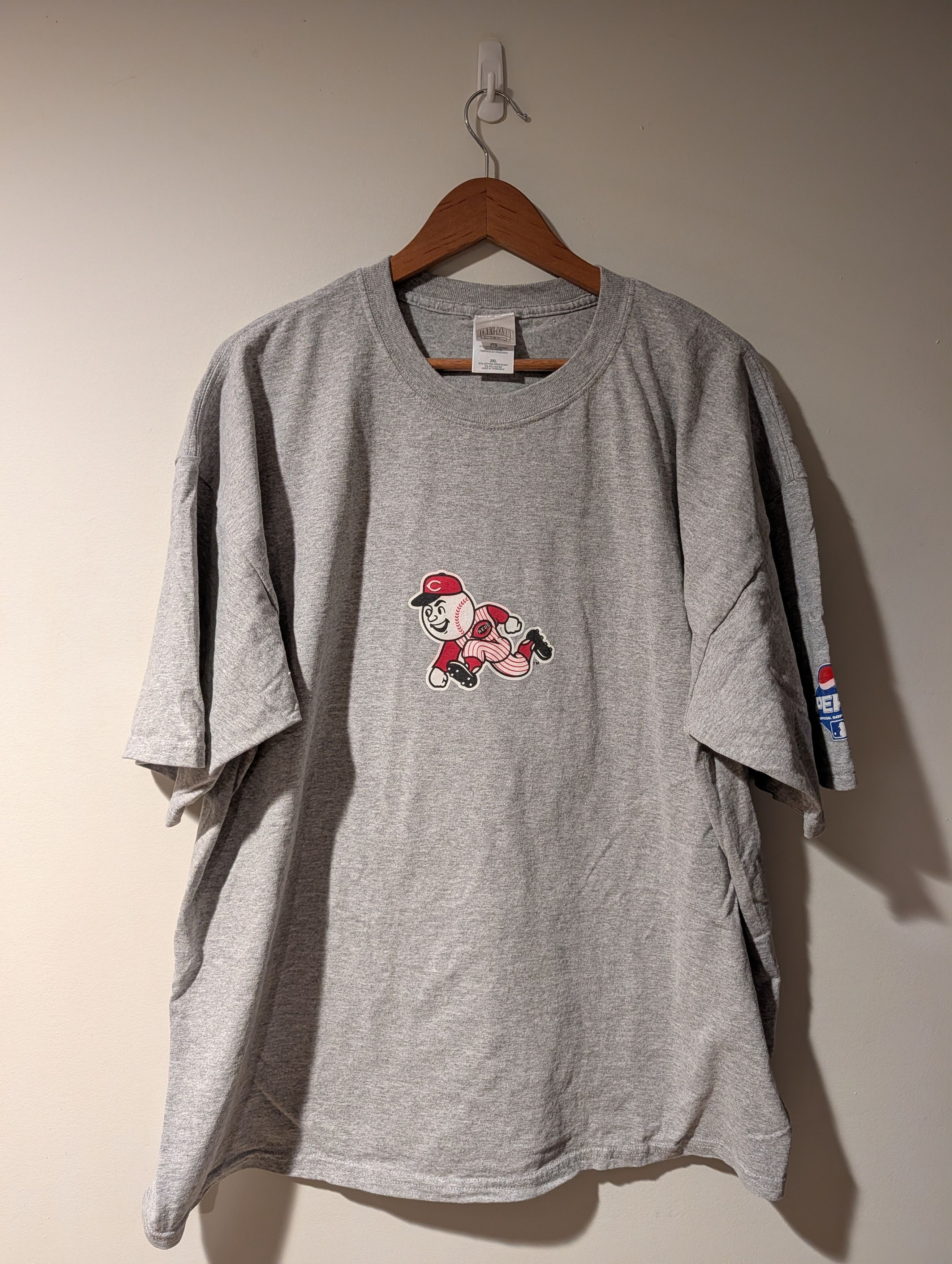 MLB Vintage Y2K Cincinnati Reds Mr. Red MLB Baseball T-Shirt Size US XXL / EU 58 / 5 - 1 Thumbnail