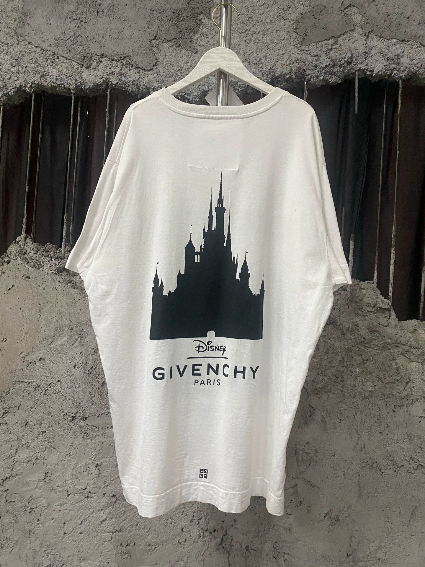 Givenchy Givenchy x Disney Short Sleeve Tee L Size US L / EU 52-54 / 3 - 2 Thumbnail
