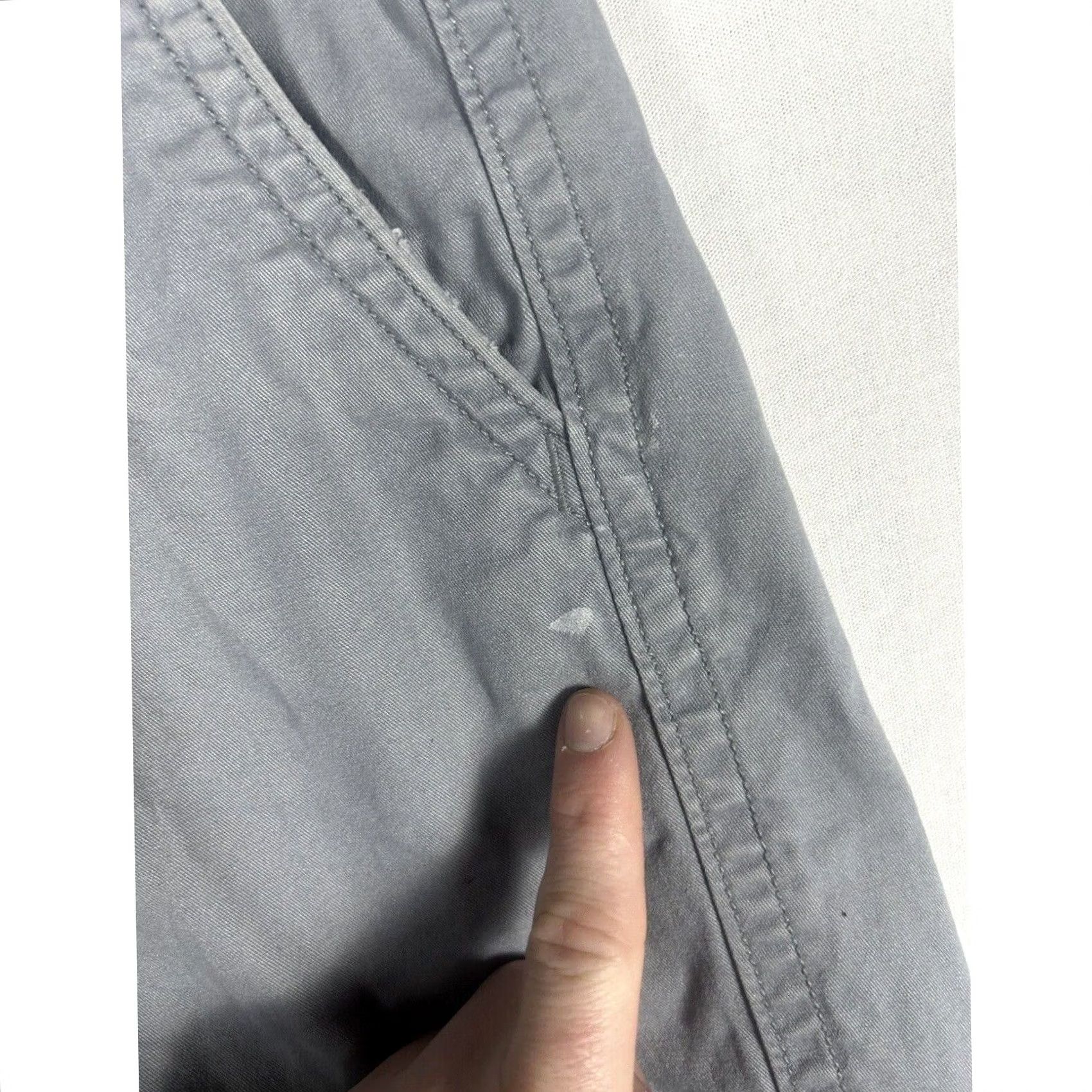 Old Navy Old Navy Mens Casual Chino Shorts Size 30 Gray Flat Front Mid Rise Longer Length Twill Cotton Size US 30 / EU 46 - 2 Thumbnail