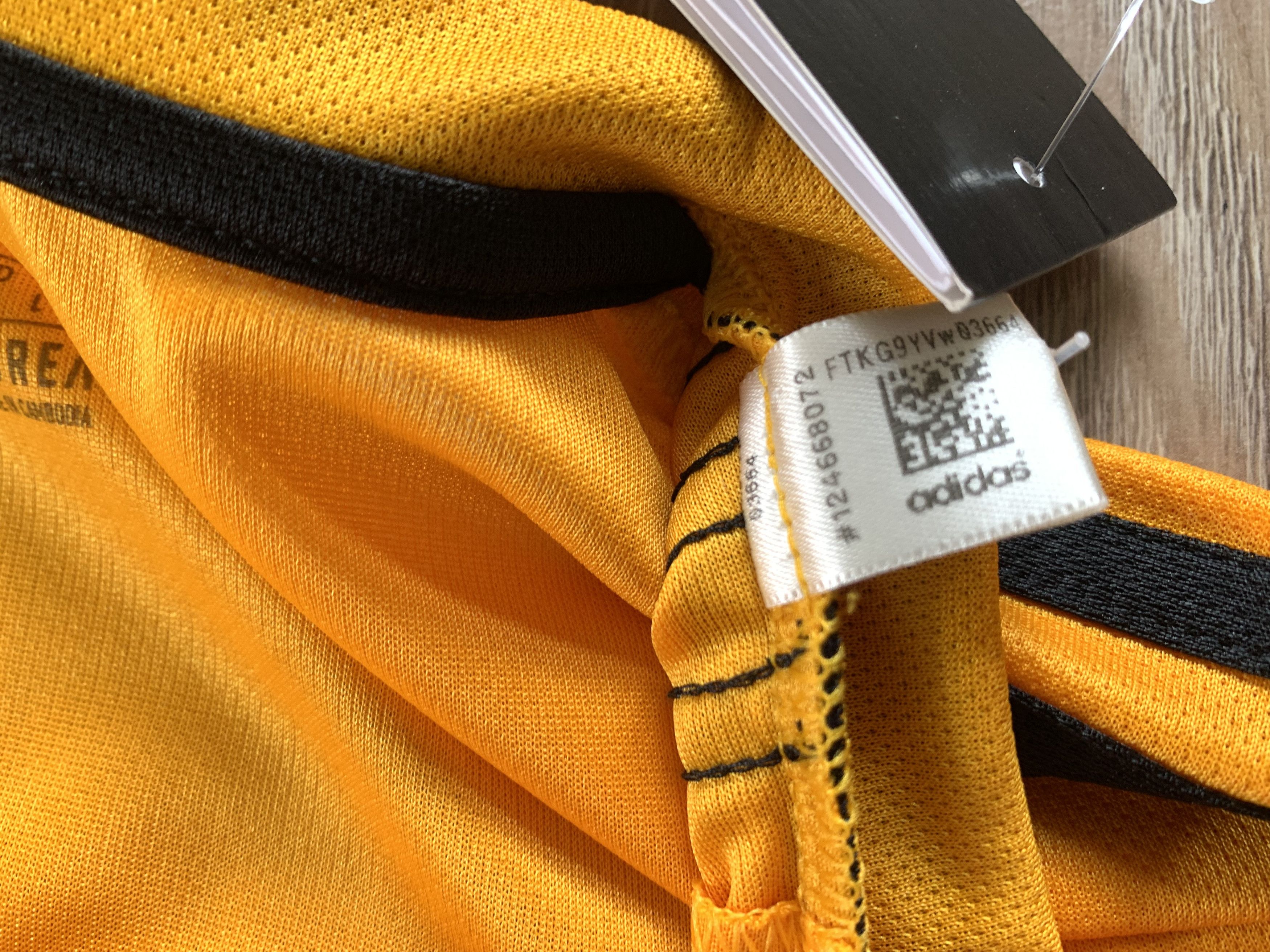 Adidas × Vintage Adidas Wolves Home Shirt Jersey 2020 Size US L / EU 52-54 / 3 - 9 Thumbnail