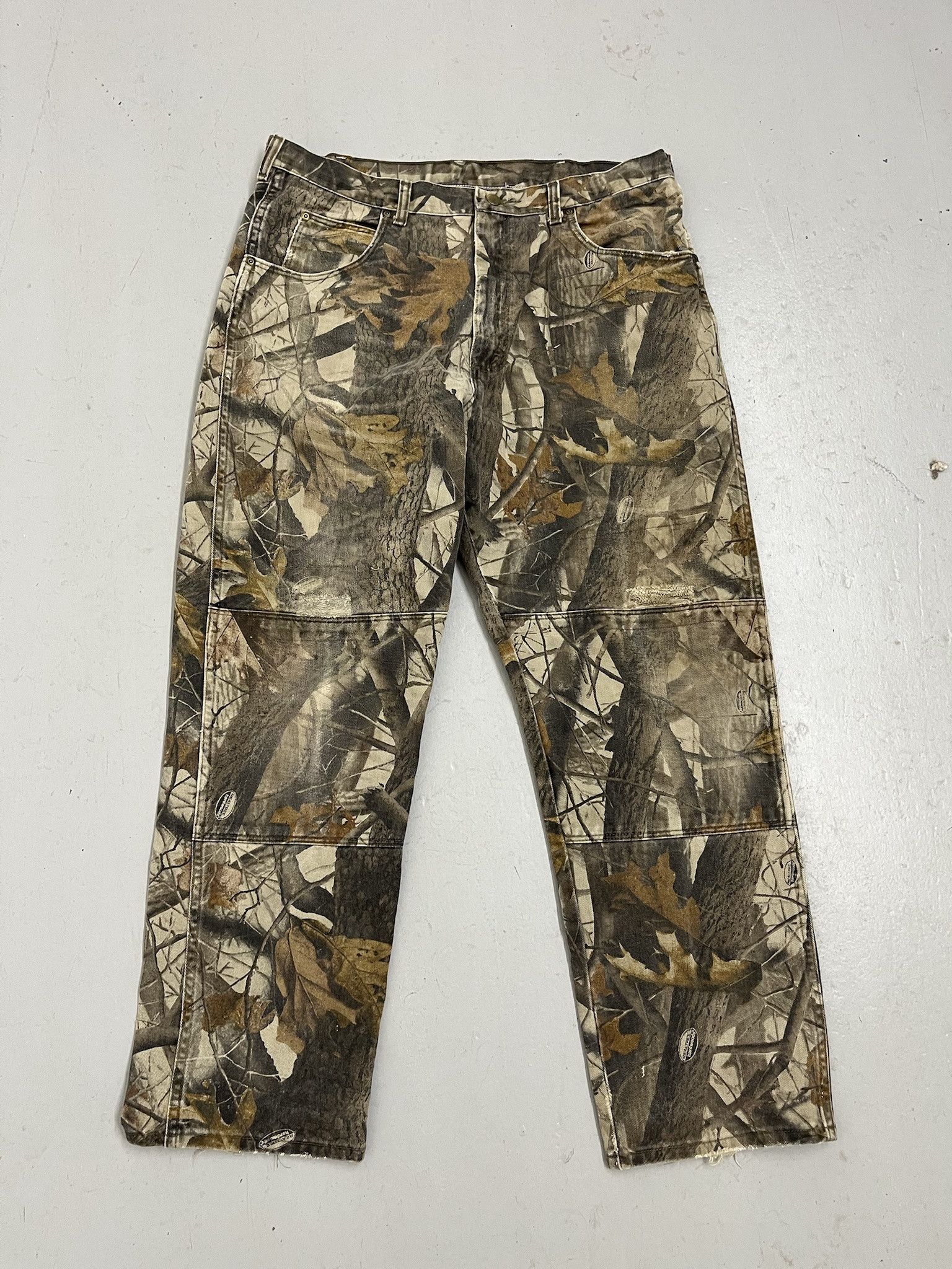Vintage Vintage Realtree Camo Pants 2000s Wrangler Camo Print Jeans Size 37X30 Size US 37 - 1 Thumbnail