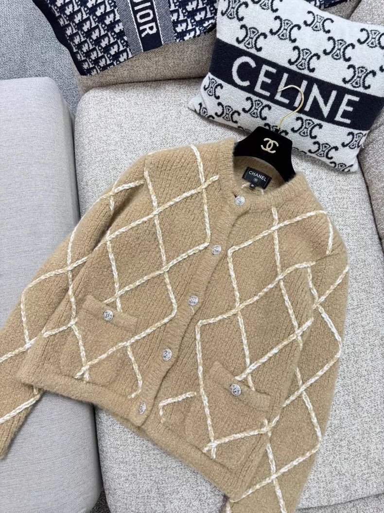 Chanel Chanel 23N Coco neige ski brown diamond buckle diamond pla Size XS / US 0-2 / IT 36-38 - 3 Thumbnail