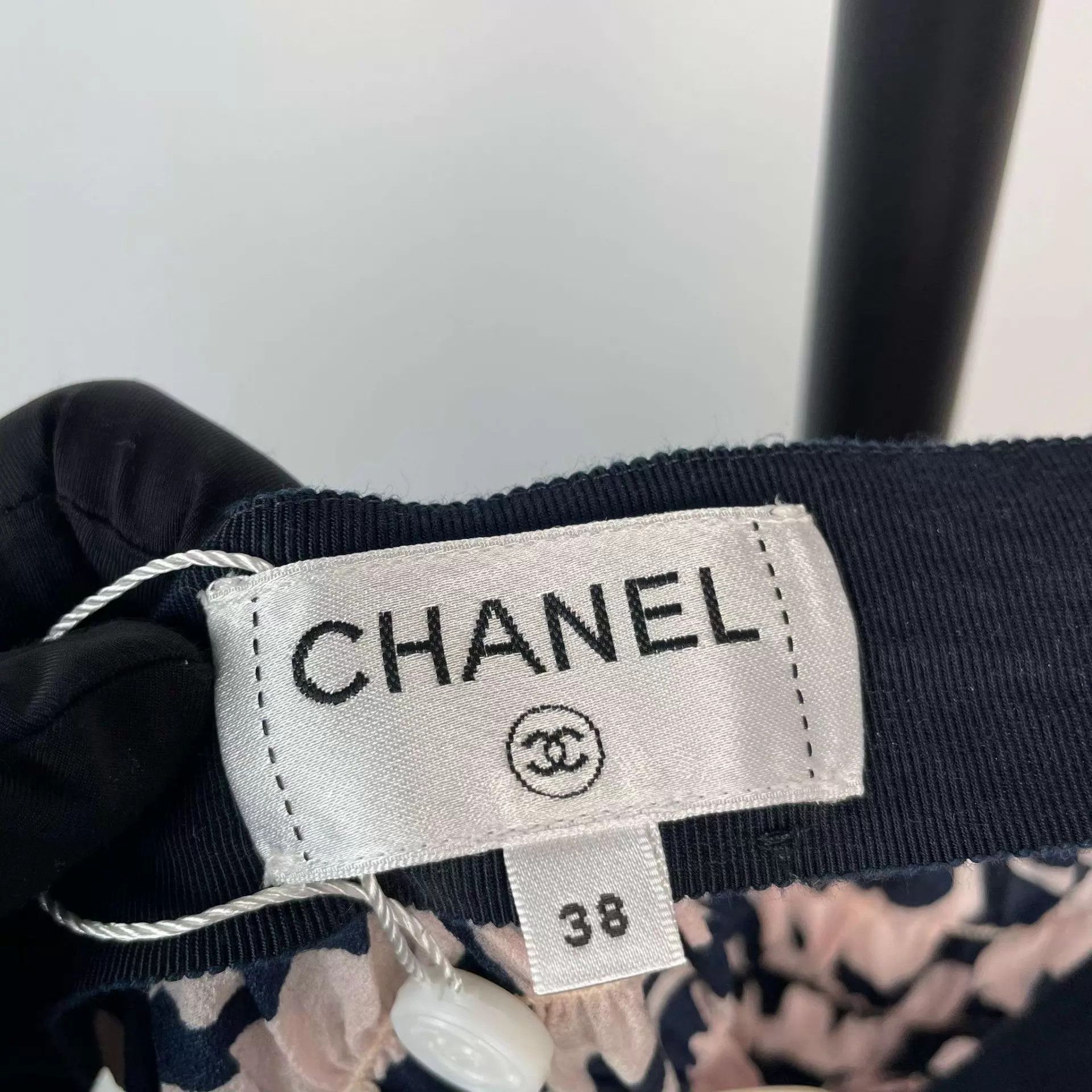 Chanel Chanel Wavy Logo Silk Skirt Size 27" / US 4 / IT 40 - 3 Thumbnail
