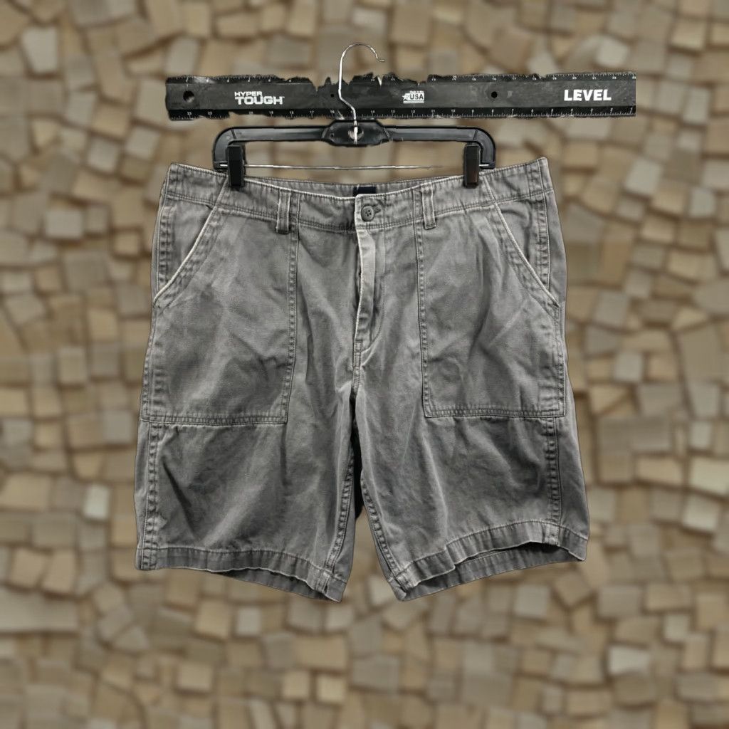 Gap Gap Chino Shorts Mens 36 Mid Rise Medium Wash Gray 5-Pocket Design Regular Inseam 10 in Cotton Blend Logo Belt Loops Flat Front Knit Fabric Vintage No Size US 36 / EU 52 - 1 Thumbnail