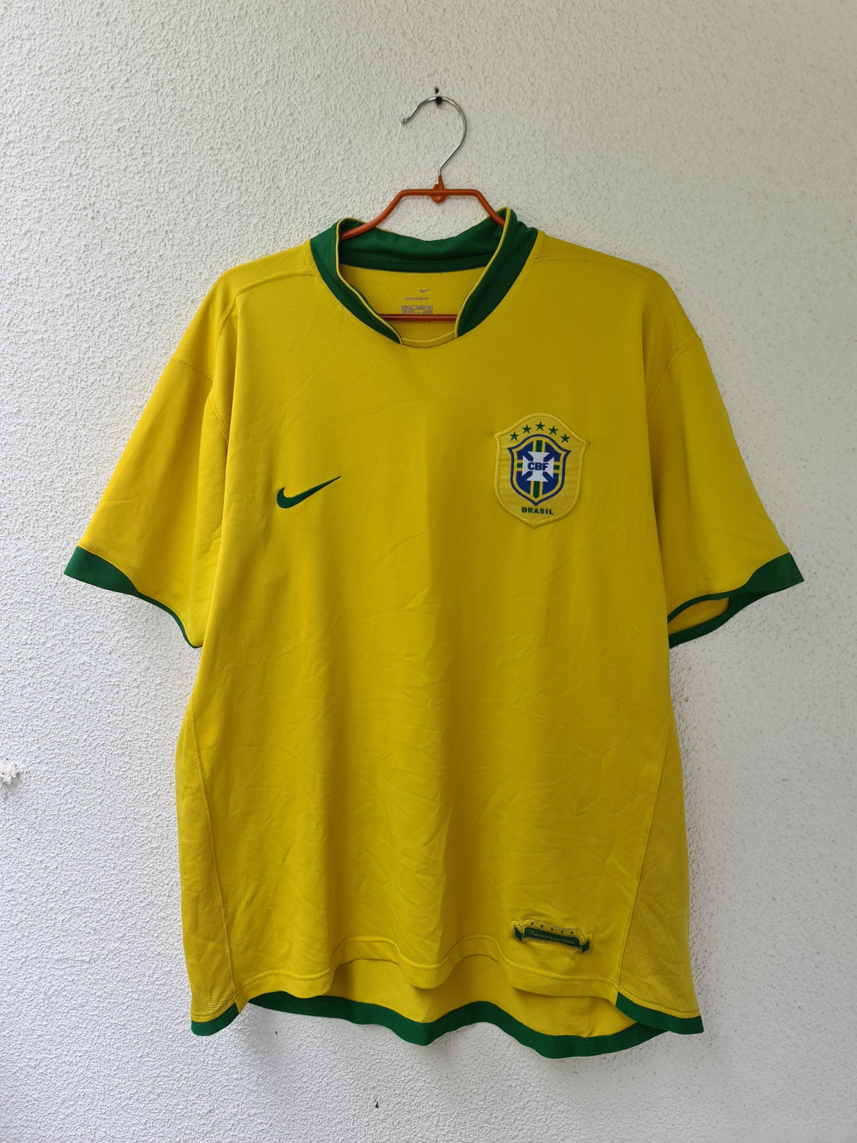 Nike Brazil Home football tshirt 2006 Soccer Nike Soccer Jersey Size US L / EU 52-54 / 3 - 1 Thumbnail