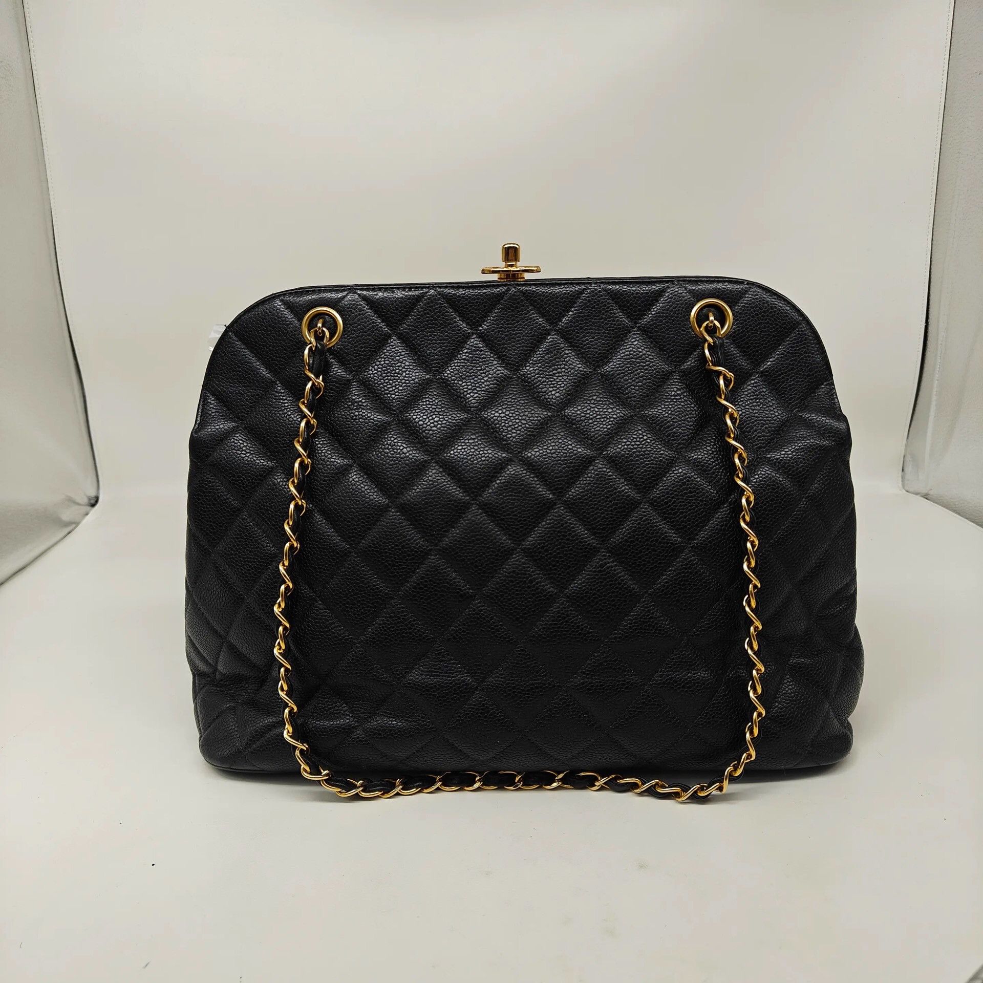 Chanel Pre-loved Bag Very good condition Size ONE SIZE - 1 Thumbnail
