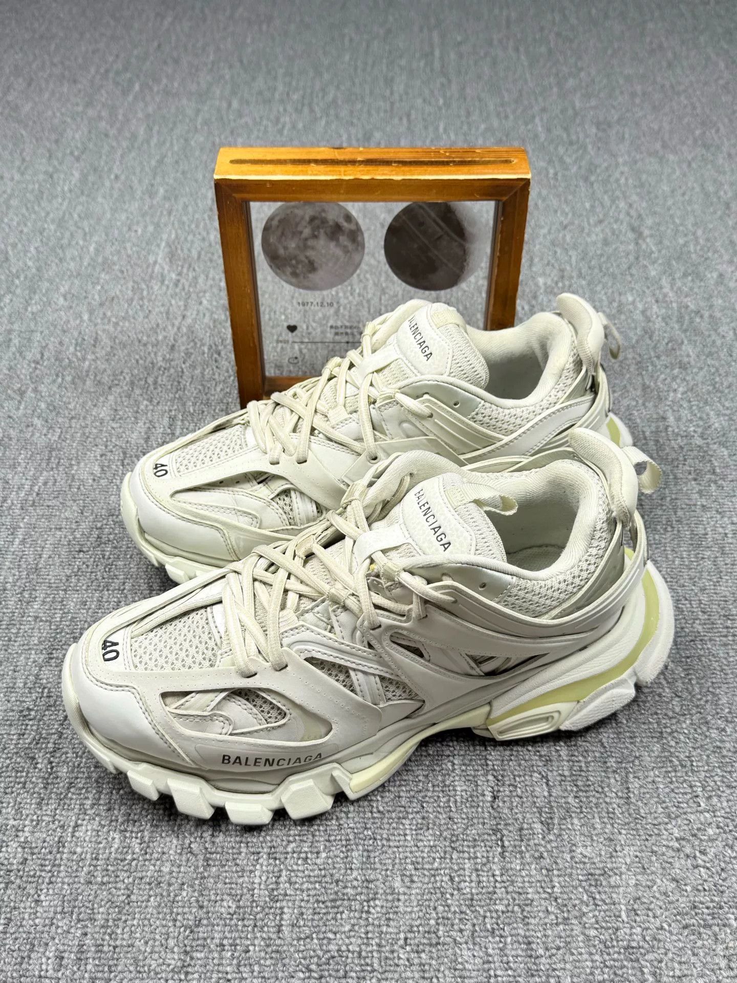 Balenciaga Balenciaga White Lowtop Sneakers 7 Men Size US 7 / EU 40 - 1 Thumbnail