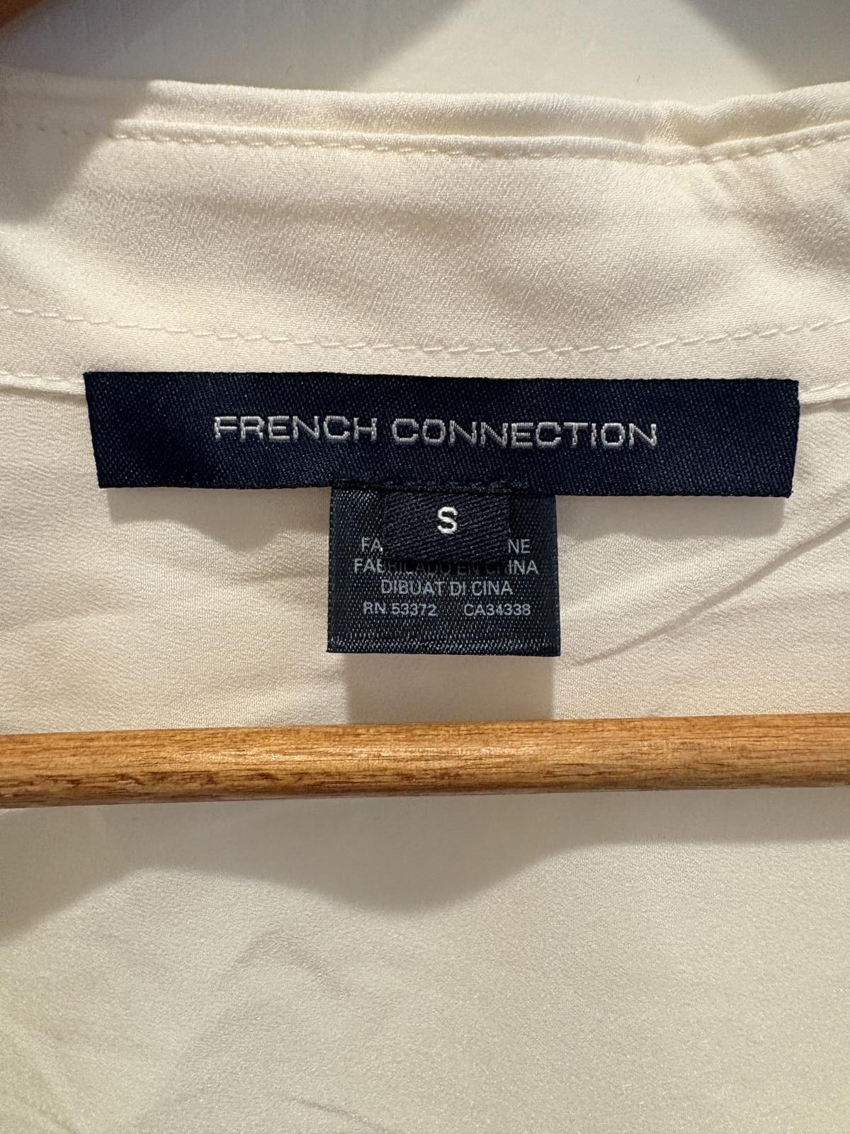 French Connection French Connection White Button-Up Shirt - Size S Size S / US 4 / IT 40 - 2 Thumbnail