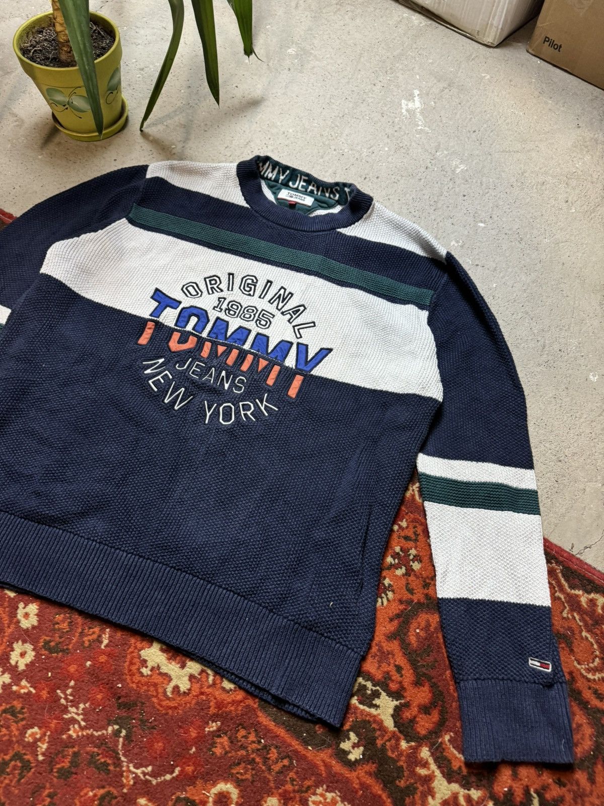 Tommy Hilfiger × Vintage Vintage Y2K Tommy Hilfiger Embroidered Logo Knitted Sweater Size US S / EU 44-46 / 1 - 2 Thumbnail