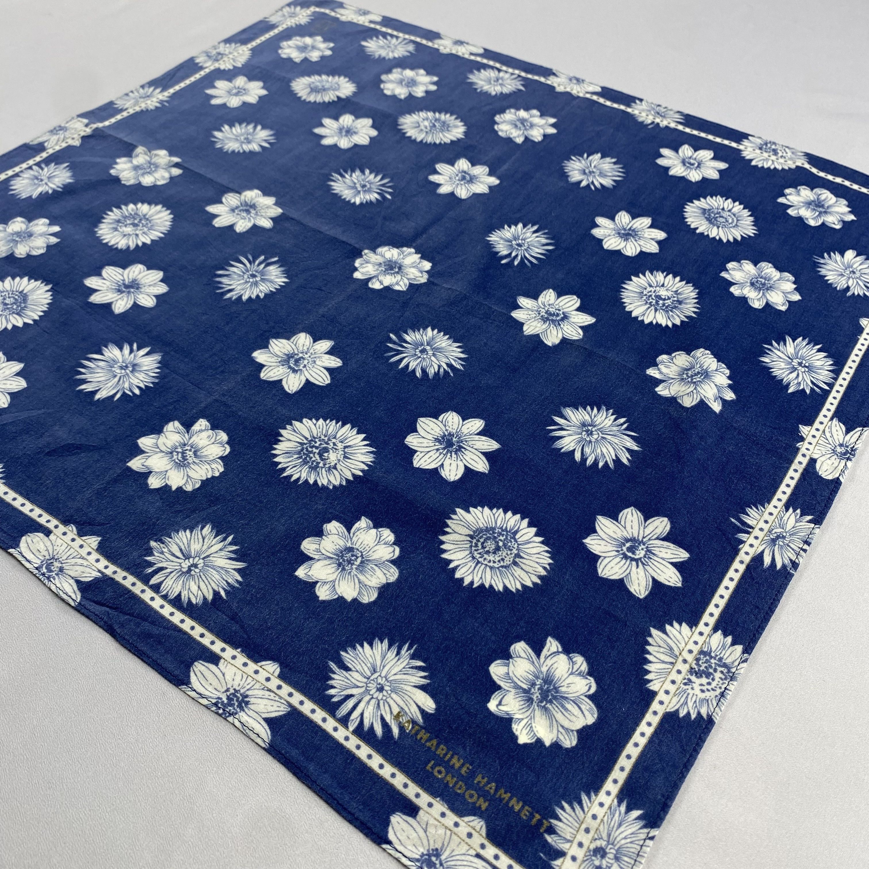 Katharine Hamnett London × Vintage Katharine Hamnett Bandana/ Handkerchief / Neckerchief-P941 Size ONE SIZE - 4 Thumbnail