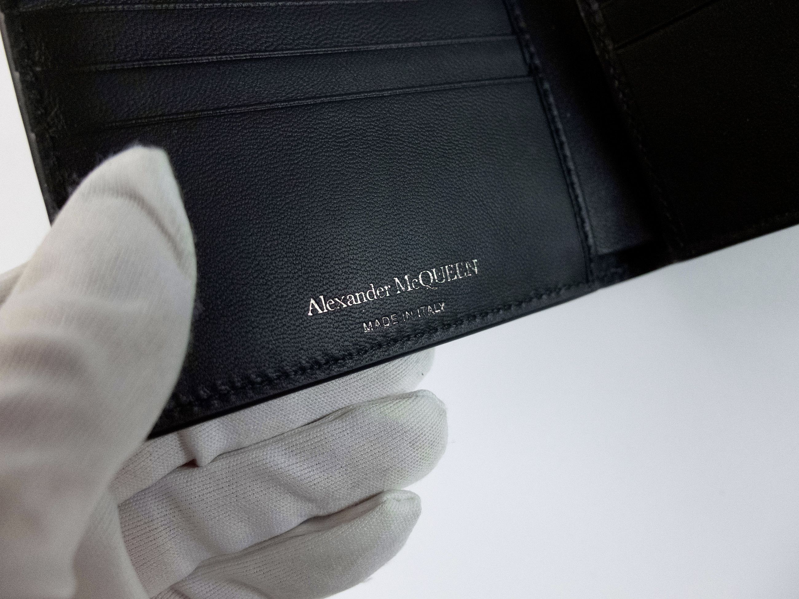 Alexander McQueen ALEXANDER MCQUEEN black & white graffiti logo leather wallet Size ONE SIZE - 4 Thumbnail