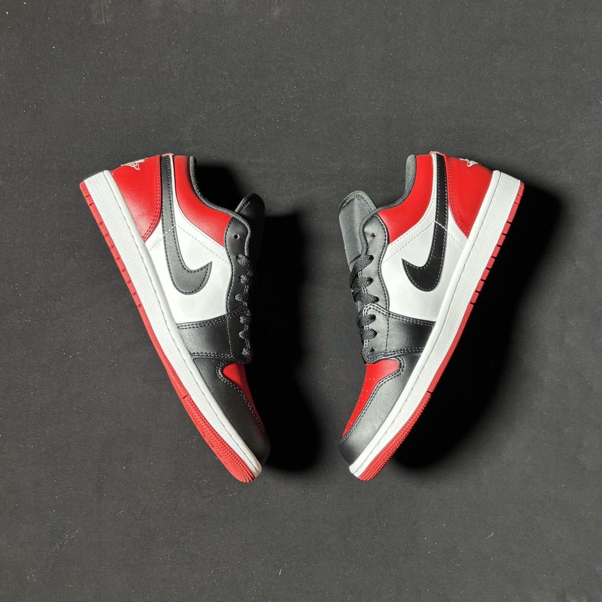 Jordan Brand JORDAN 1 LOW BRED TOE SIZE 8.5 Size US 8.5 / EU 41-42 - 2 Thumbnail