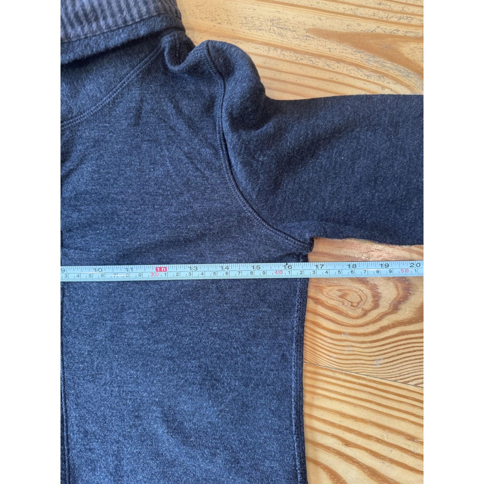 Lululemon Lululemon Womens M Turtleneck Long Sleeve Pullover Size M / US 6-8 / IT 42-44 - 4 Thumbnail