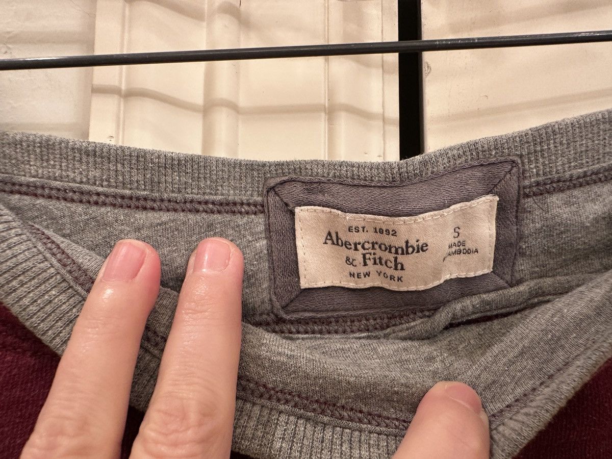 Abercrombie & Fitch Women’s Abercrombie & Fitch New York maroon/gray shorts, S. Size 27" / US 4 / IT 40 - 2 Thumbnail