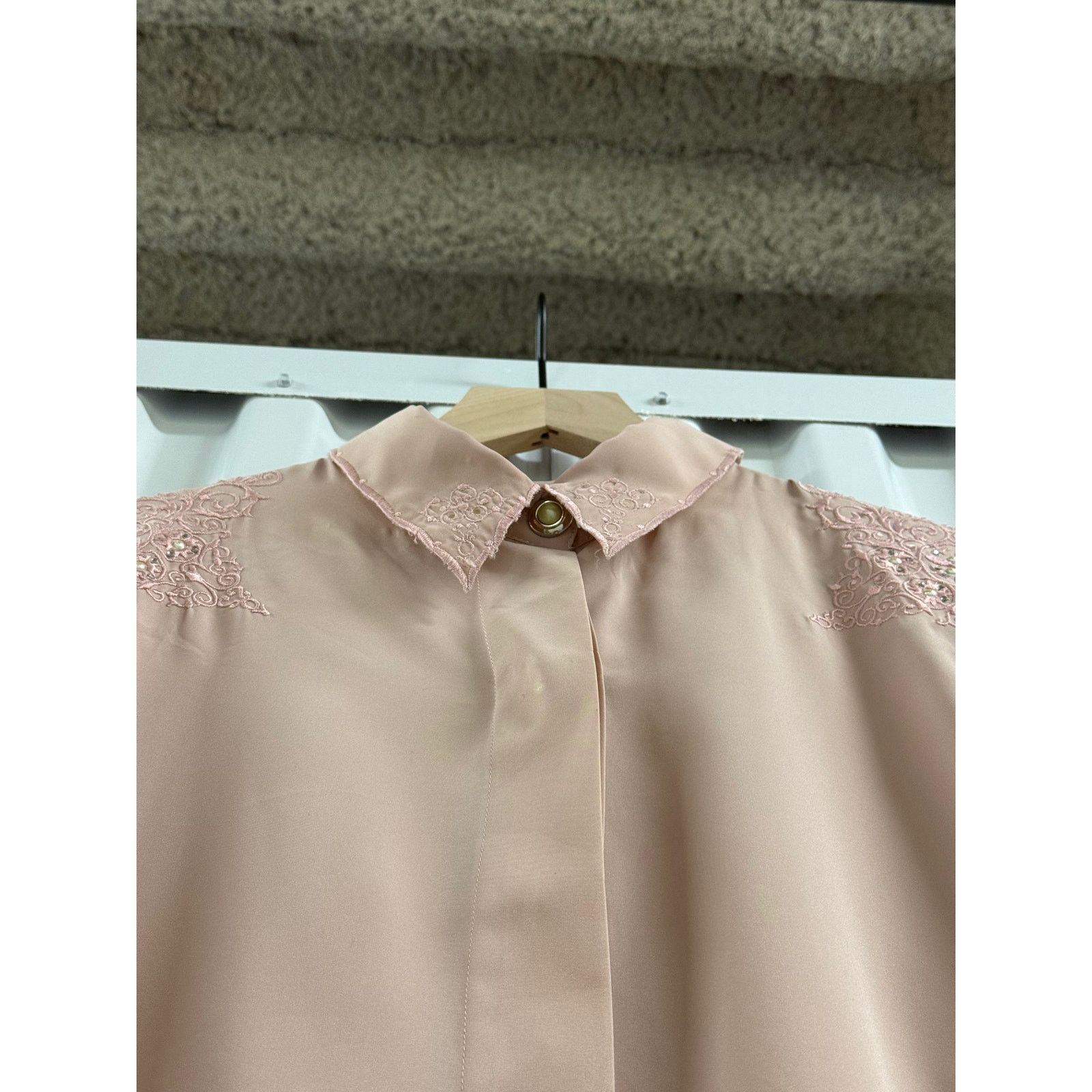 Vintage Vintage 1990s European Embroidered Silk Button Up Size US L / EU 52-54 / 3 - 5 Thumbnail