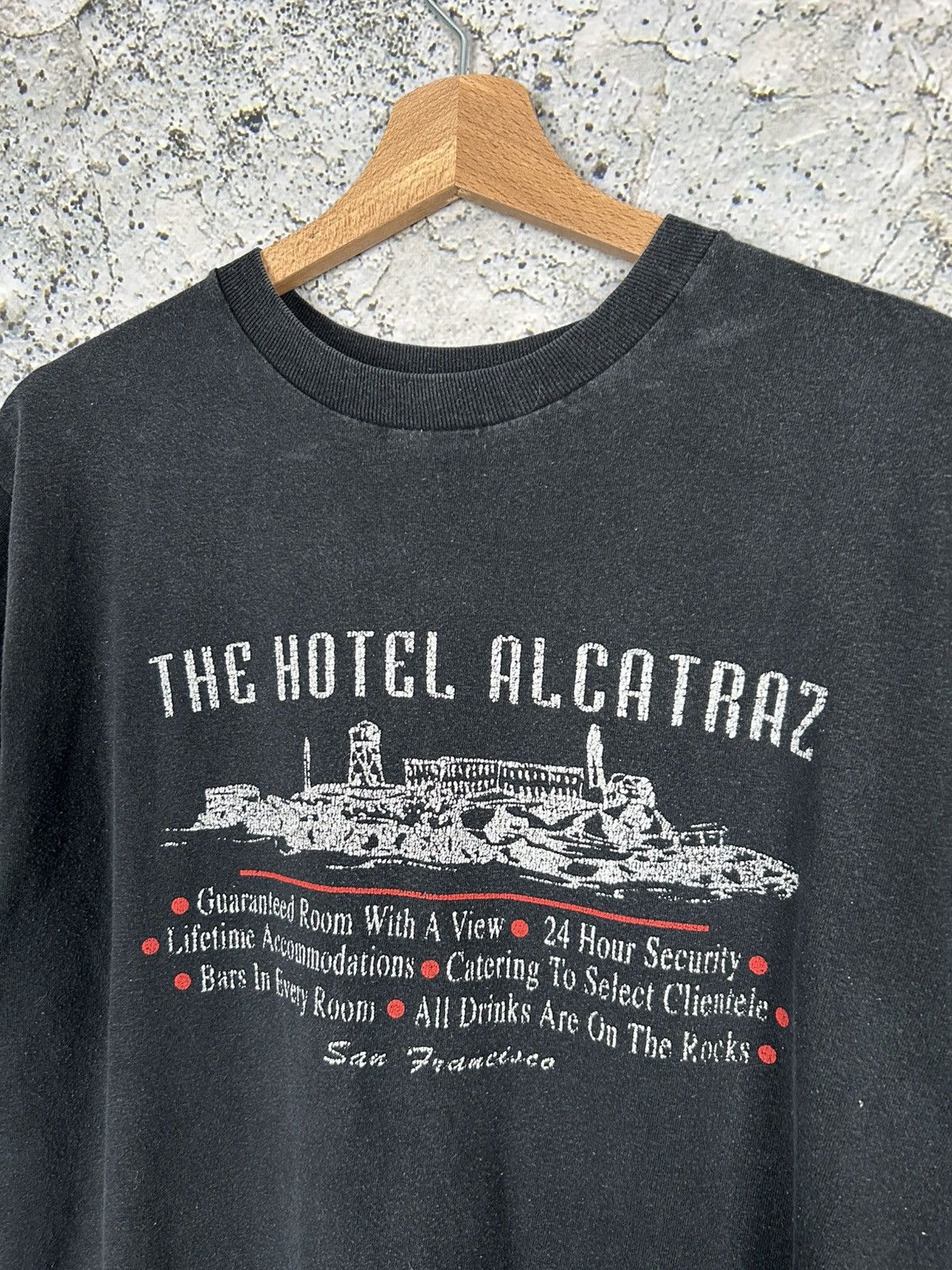 Vintage Vintage The Hotel Alcatraz Graphic Tee Grunge Rock Punk Size US M / EU 48-50 / 2 - 3 Thumbnail