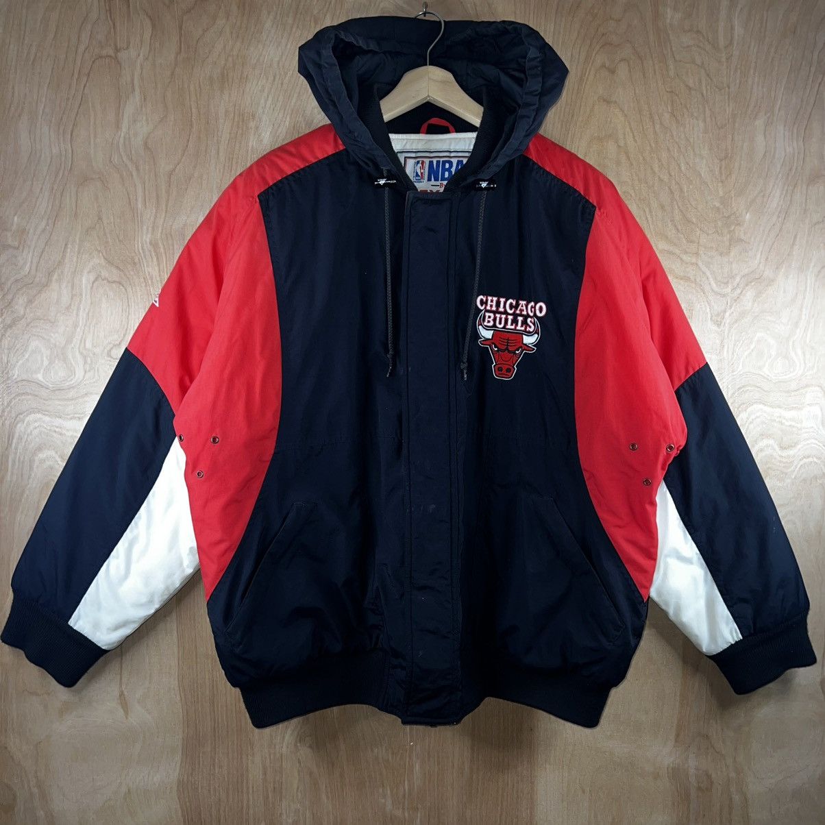 Apex One VINTAGE 90s APEX ONE NBA CHICAGO BULLS LOGO PUFFER JACKET Size US L / EU 52-54 / 3 - 1 Thumbnail