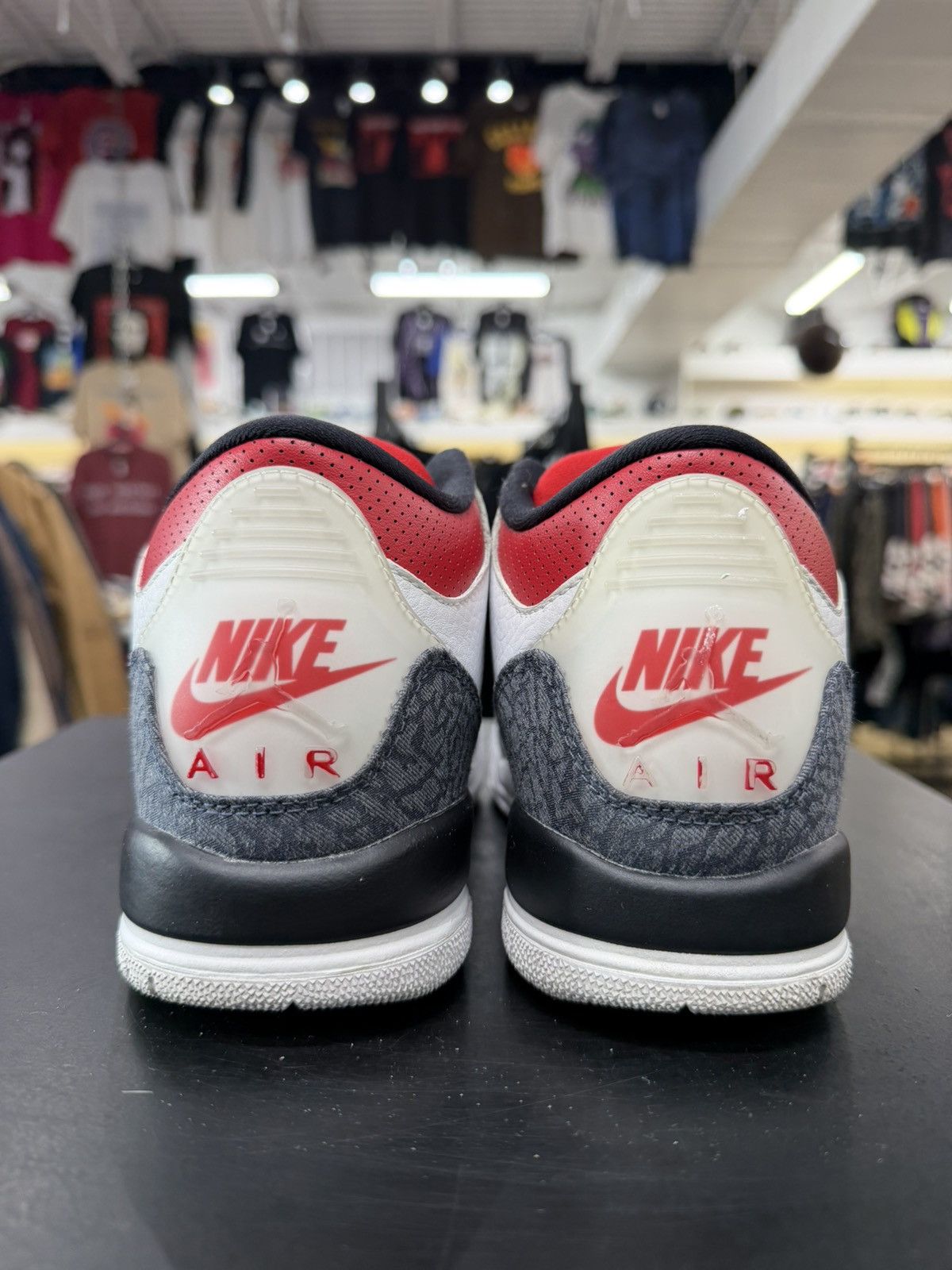Jordan Brand Air Jordan 3 Fire Red Denim Size 5.5Y (2020) Size US 5.5 / EU 38 - 5 Thumbnail
