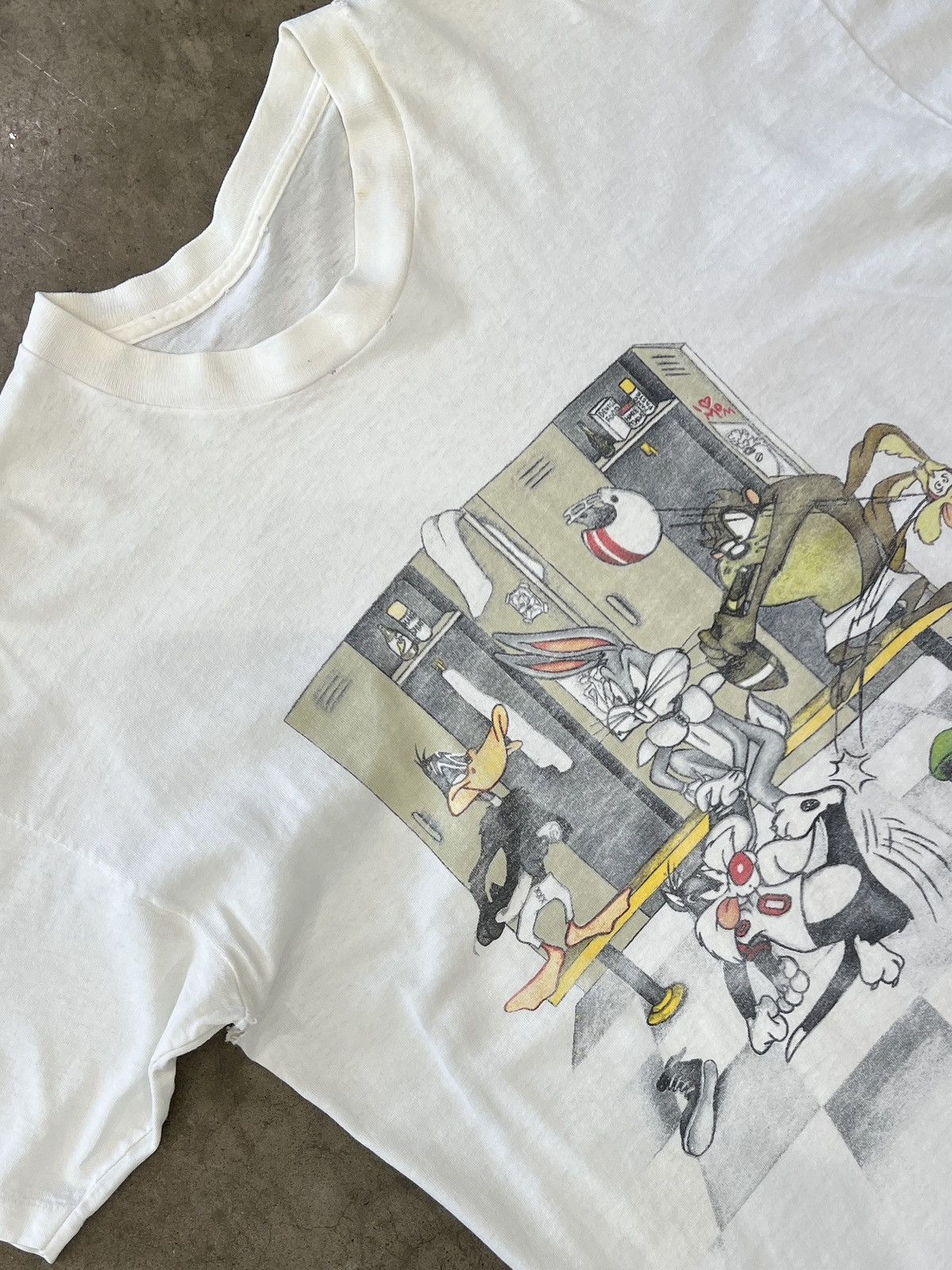 Warner Bros Vintage 1993 Looney Tunes Locker Room Taz Bugs Bunny Tee XL Size US XL / EU 56 / 4 - 1 Thumbnail