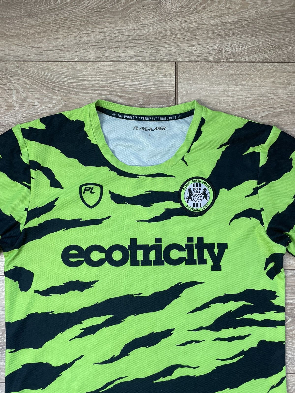 Sports Specialties 2021-22 Forest Green Rovers Home Shirt PlayerLayer S mens Size US S / EU 44-46 / 1 - 4 Thumbnail