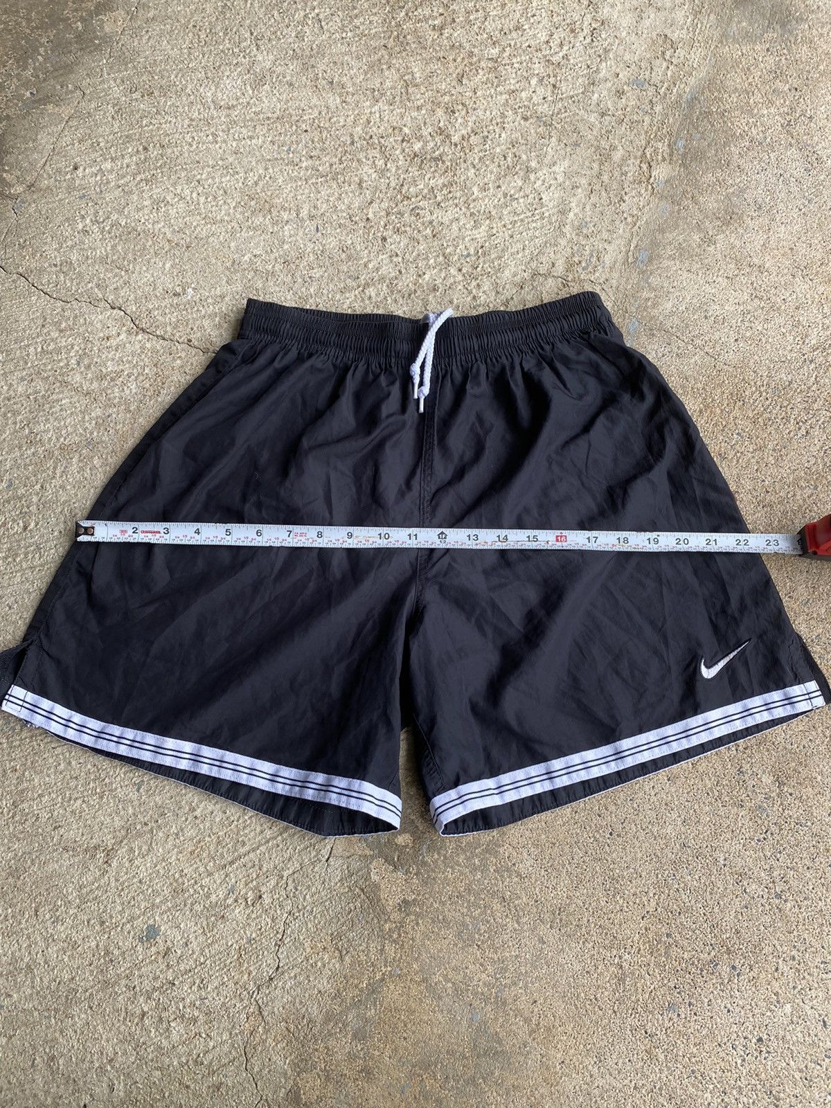 Nike × Vintage Vintage 90’s Nike Black Essential Medium Shorts Size US 26 / EU 42 - 8 Thumbnail