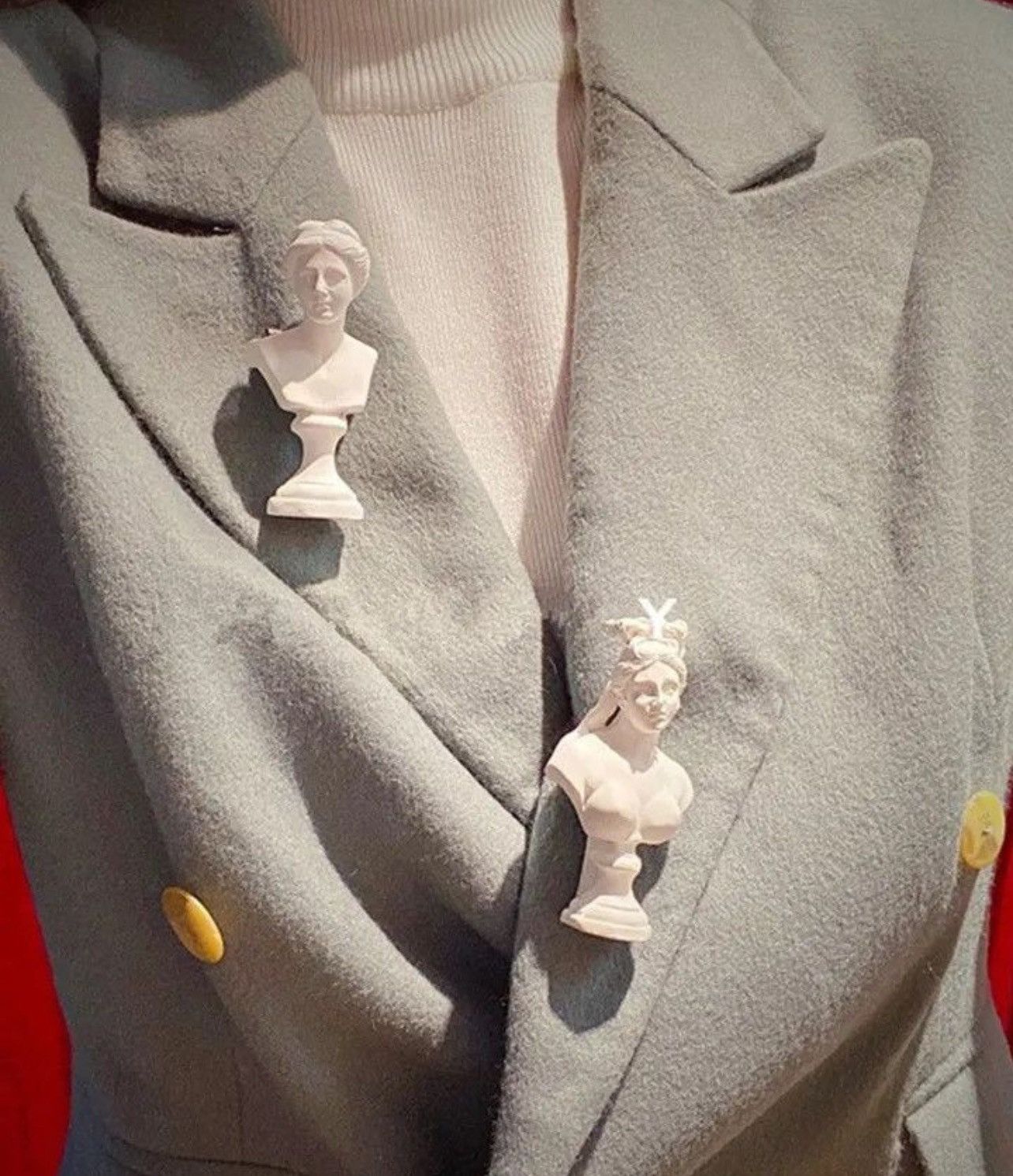 Jewelry Venus Potrait Resin Brooch Pins Size ONE SIZE - 2 Thumbnail