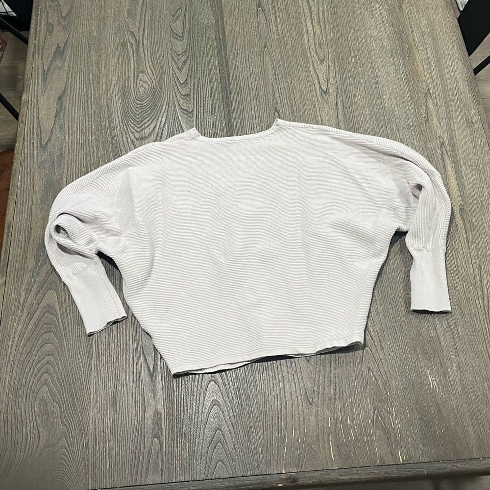 Vintage T Tahari Cream Ribbed Knit Batwing Cropped Sweater Size S Size S / US 4 / IT 40 - 4 Thumbnail