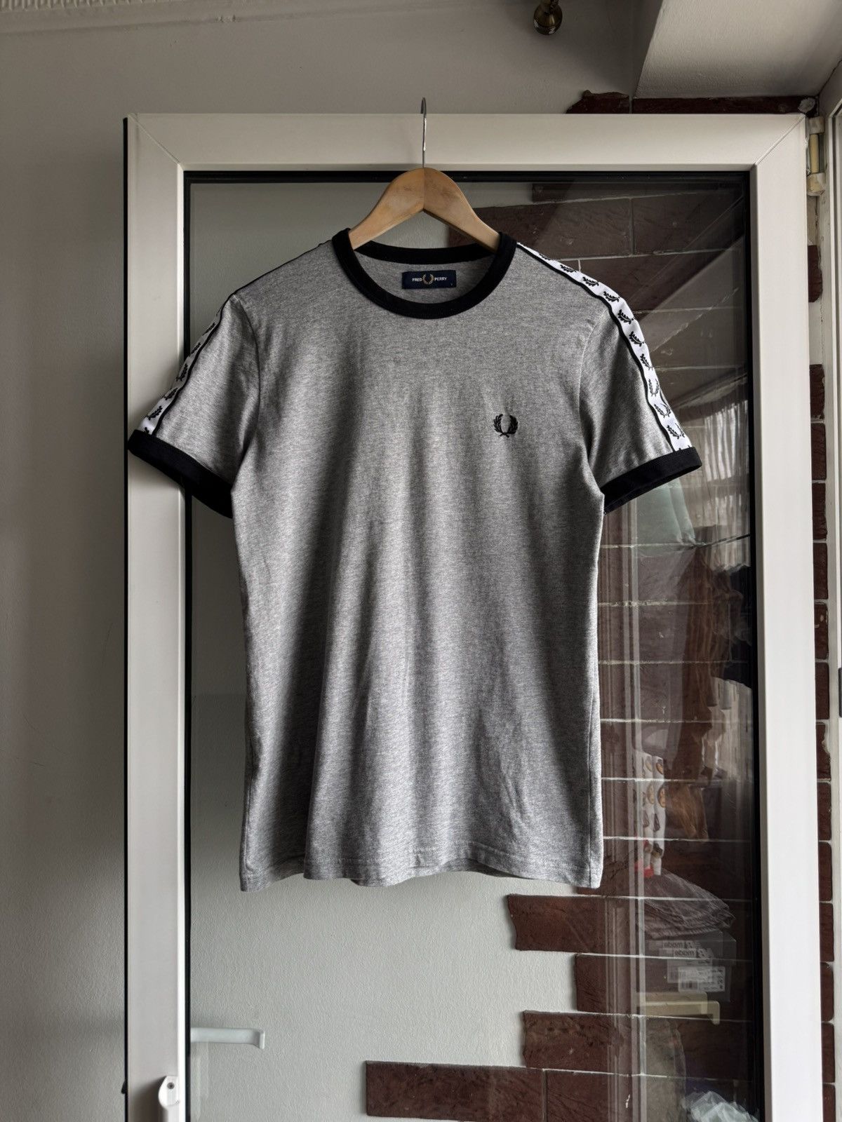 Fred Perry Fred Perry gray lampas tshirt Size US S / EU 44-46 / 1 - 2 Thumbnail