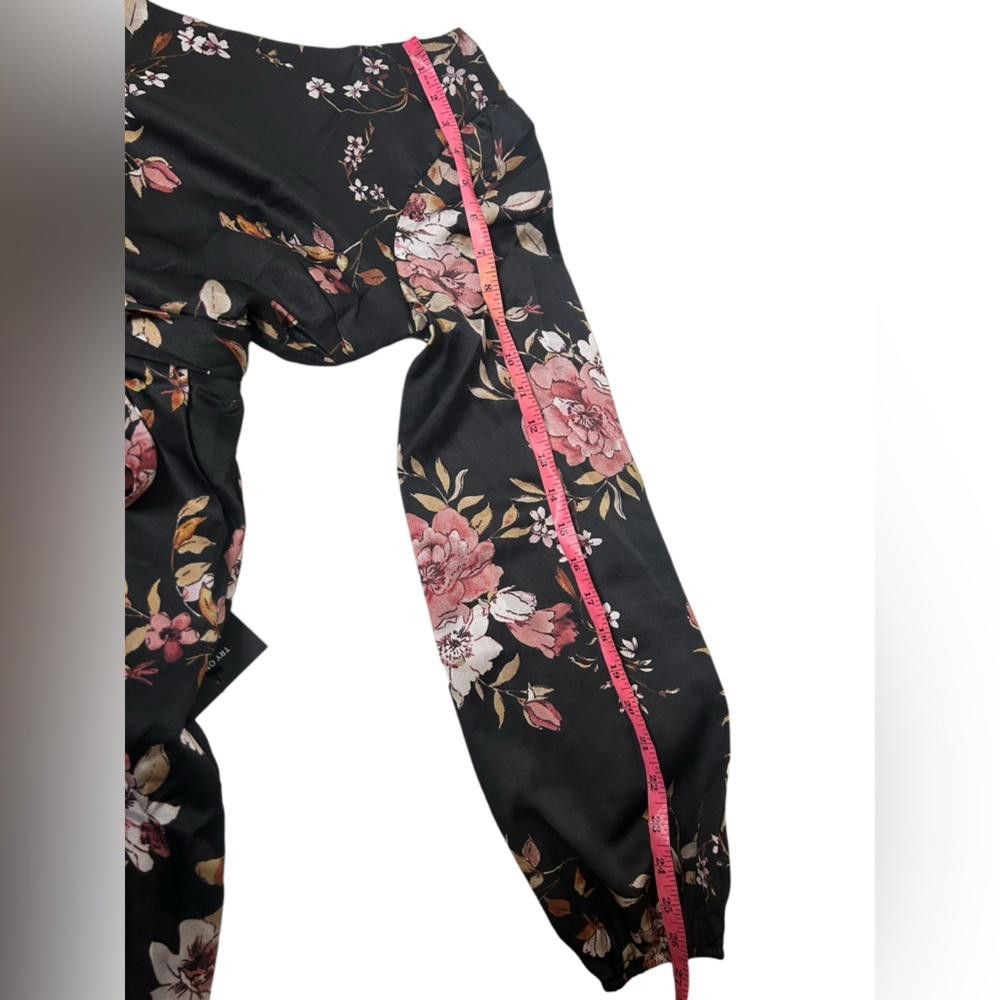 Lulus Lulus l NWT Black Satin Floral One-Shoulder Jumpsuit Small Size 28" / US 6 / IT 42 - 8 Thumbnail