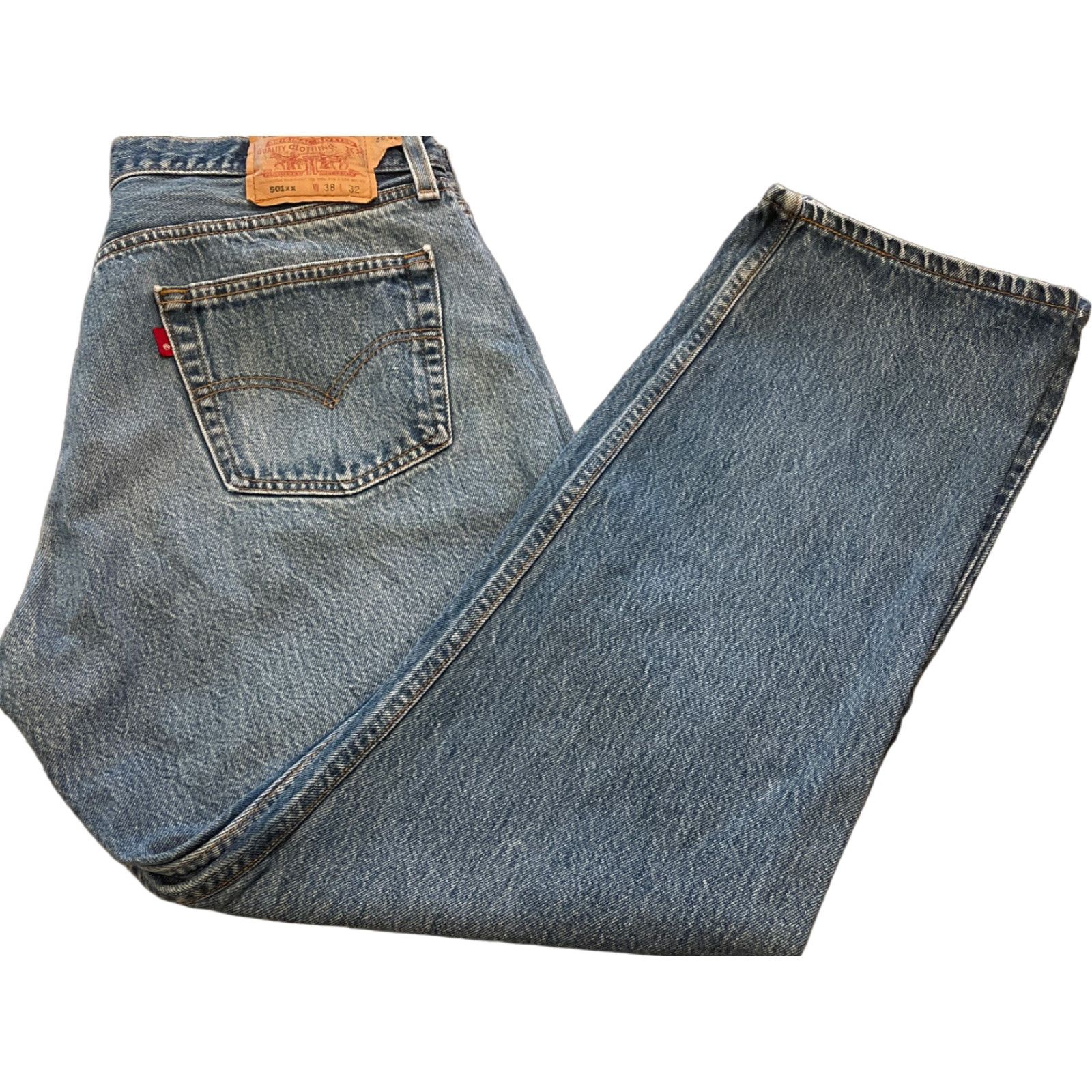 Levi's VINTAGE Levi's 501XX Jeans Mens Denim Button Fly 34x32 Mid Blue Wash 1980s USA Size US 38 / EU 54 - 1 Thumbnail