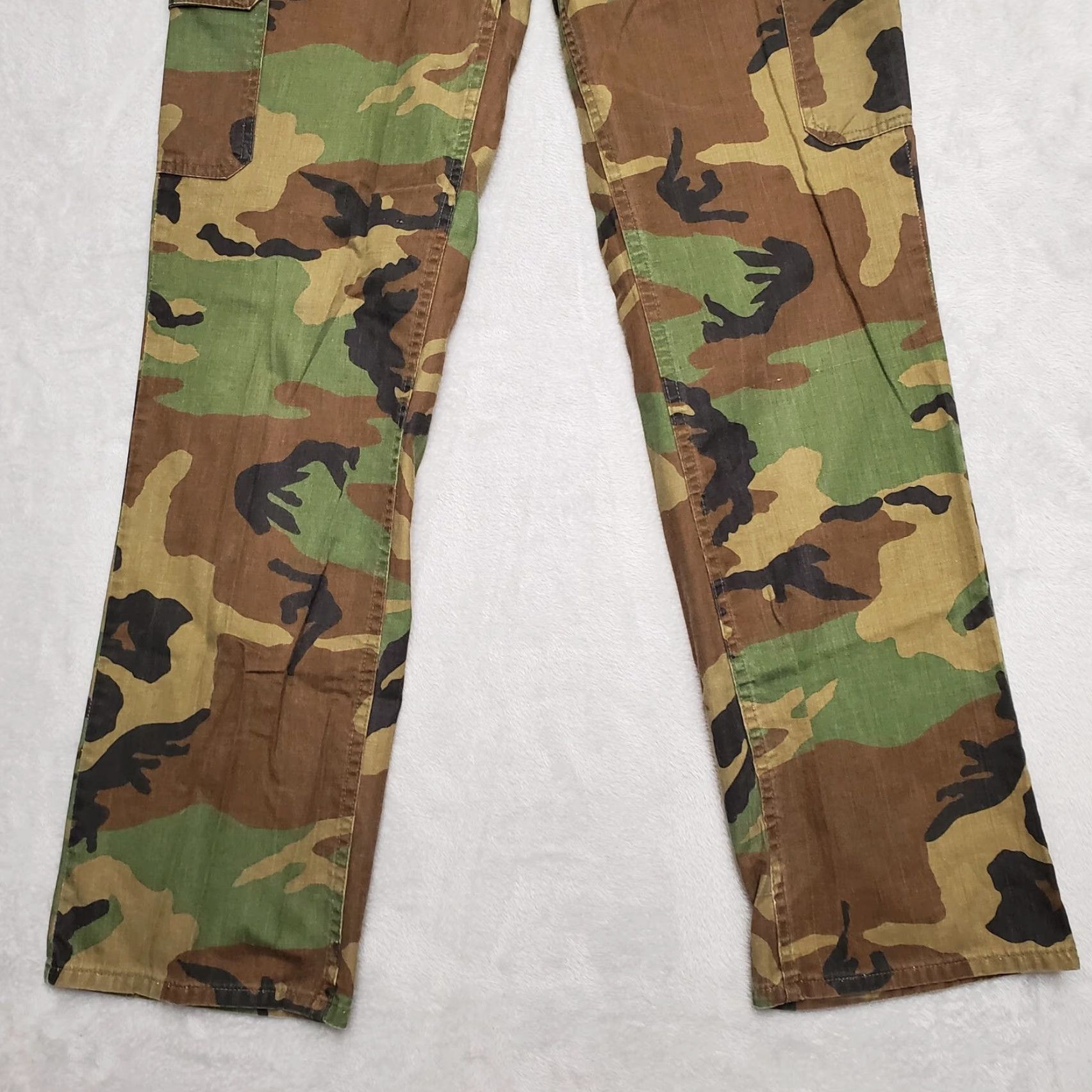 Vintage VINTAGE Cabela's Camouflage Pants Mens 35x33 Green Woodland Cotton 70s USA Cargo Pants Mens Size US 35 - 2 Thumbnail