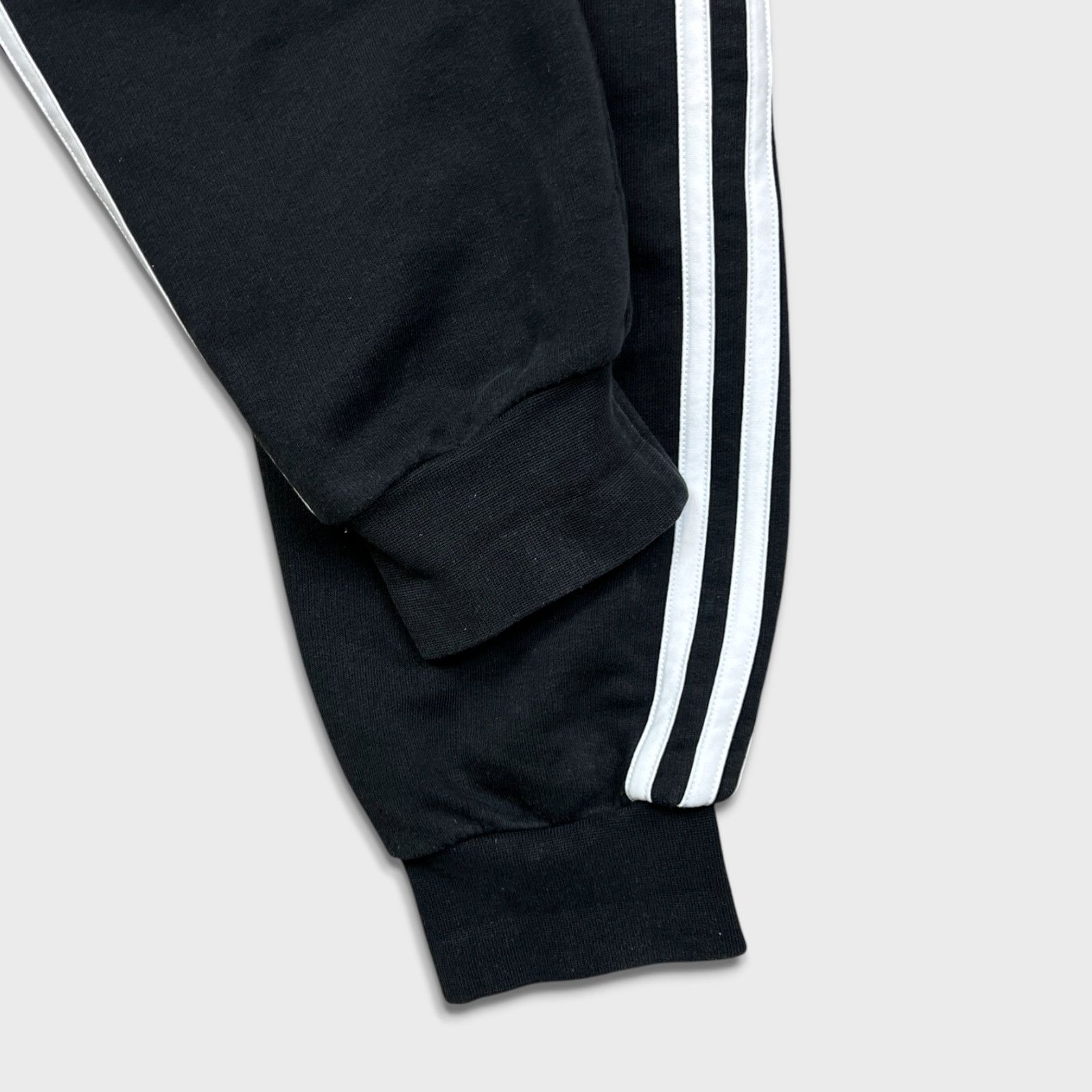 Adidas × Vintage Adidas Sweatpants Small Essentials 3 Stripe Taper Leg Jogger Size US 30 / EU 46 - 7 Thumbnail