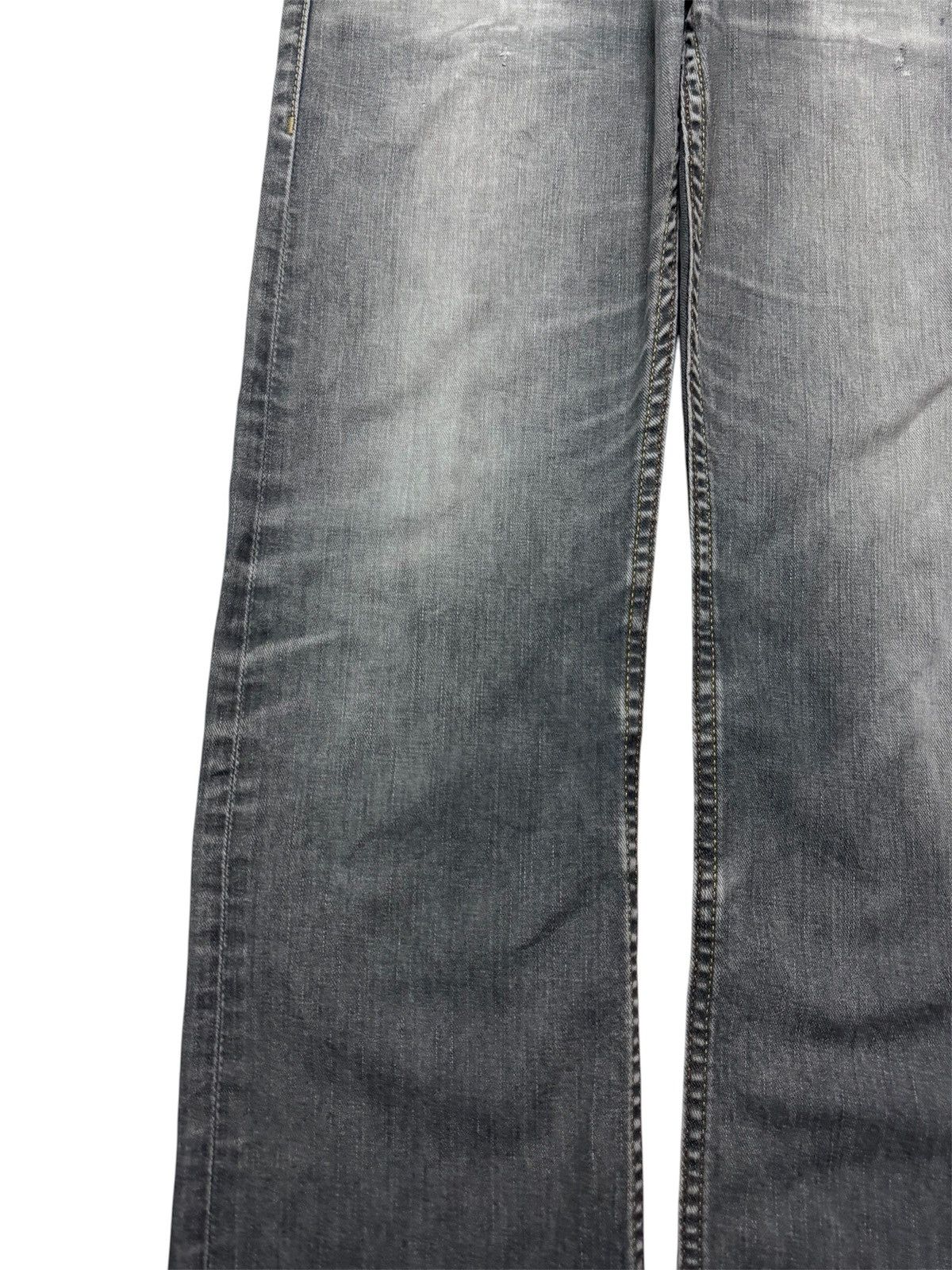 Levi's THRASHED VINTAGE Y2K LEVI'S STONED WASHED DISTRESSED Size US 31 - 4 Thumbnail