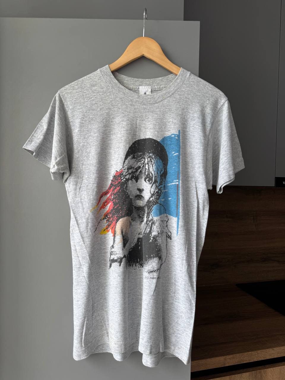 Band Tees Vintage Les Miserables London 1986 T-shirt Bog Logo 90s Size US M / EU 48-50 / 2 - 1 Thumbnail