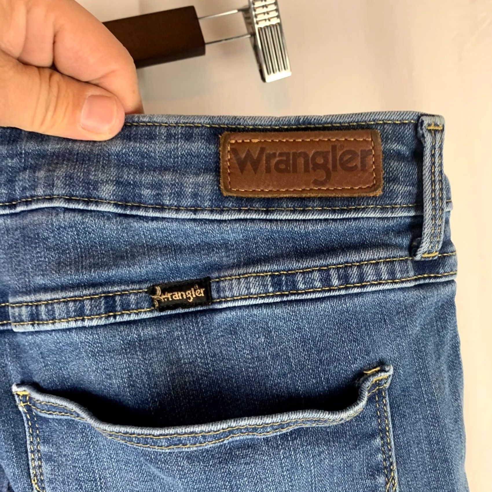 Wrangler Wrangler Jeans Womens 18W 30in Blue High Rise True Straight Stretch Medium Wash Jeans Size 40" / US 18 - 7 Thumbnail