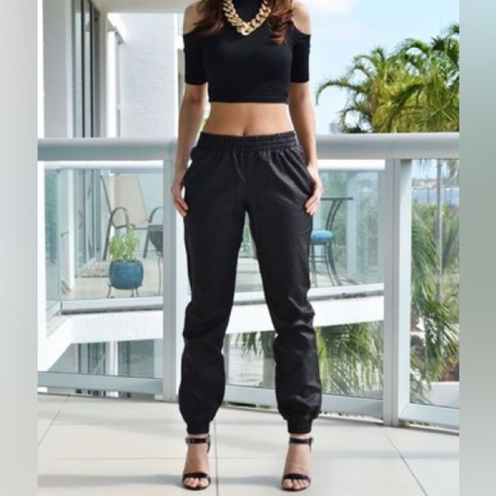 MONROW Monrow Black Faux Leather Textured Joggers size Medium Size 28" / US 6 / IT 42 - 2 Thumbnail