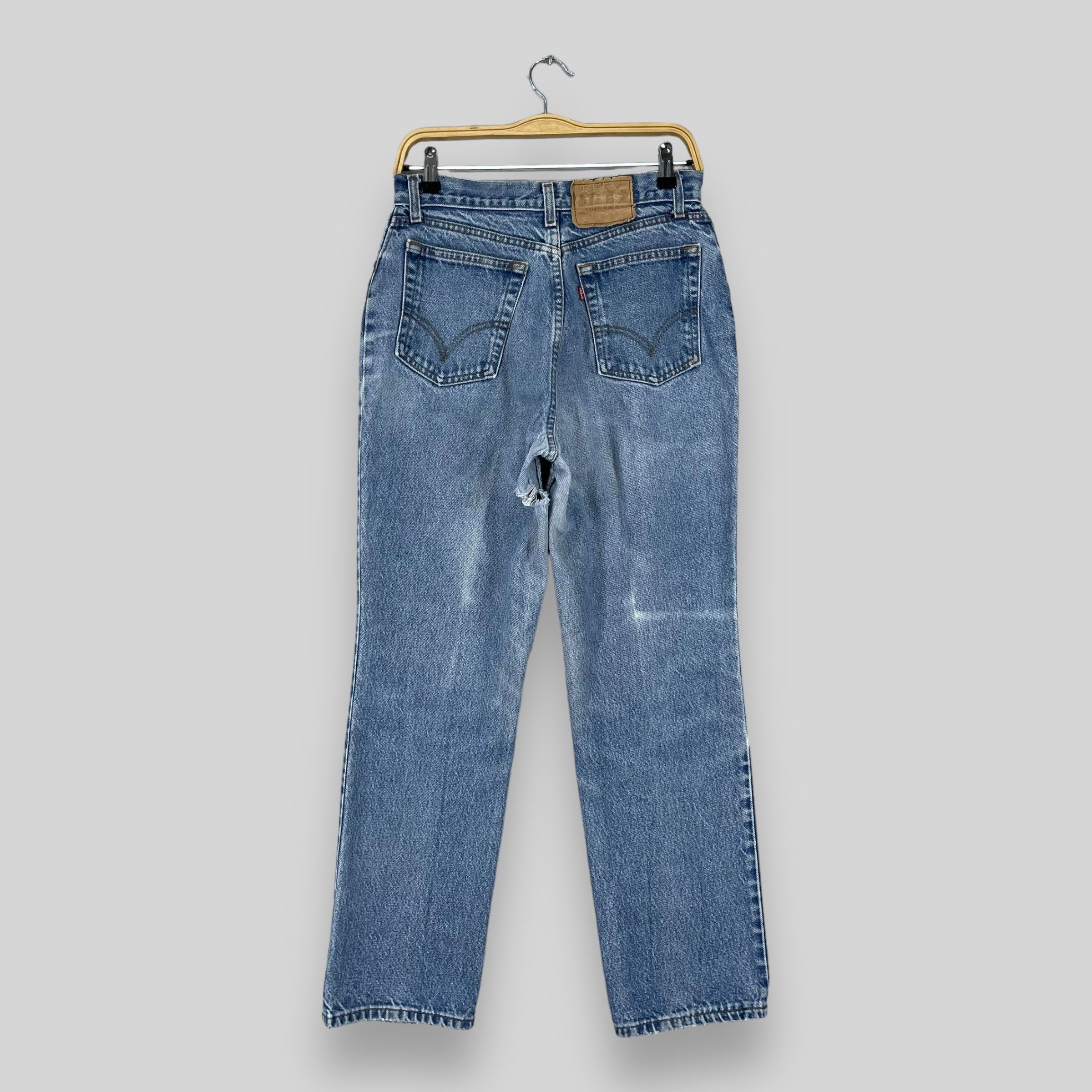 Levi's × Vintage Size 28 Vintage Levis 505 Distressed Medium Wash Jeans Size US 28 / EU 44 - 6 Thumbnail