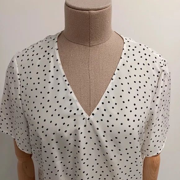 Lafayette 148 LAFAYETTE 148 NEW YORK Meg Silk V-Neck Blouse - Medium Size M / US 6-8 / IT 42-44 - 4 Thumbnail