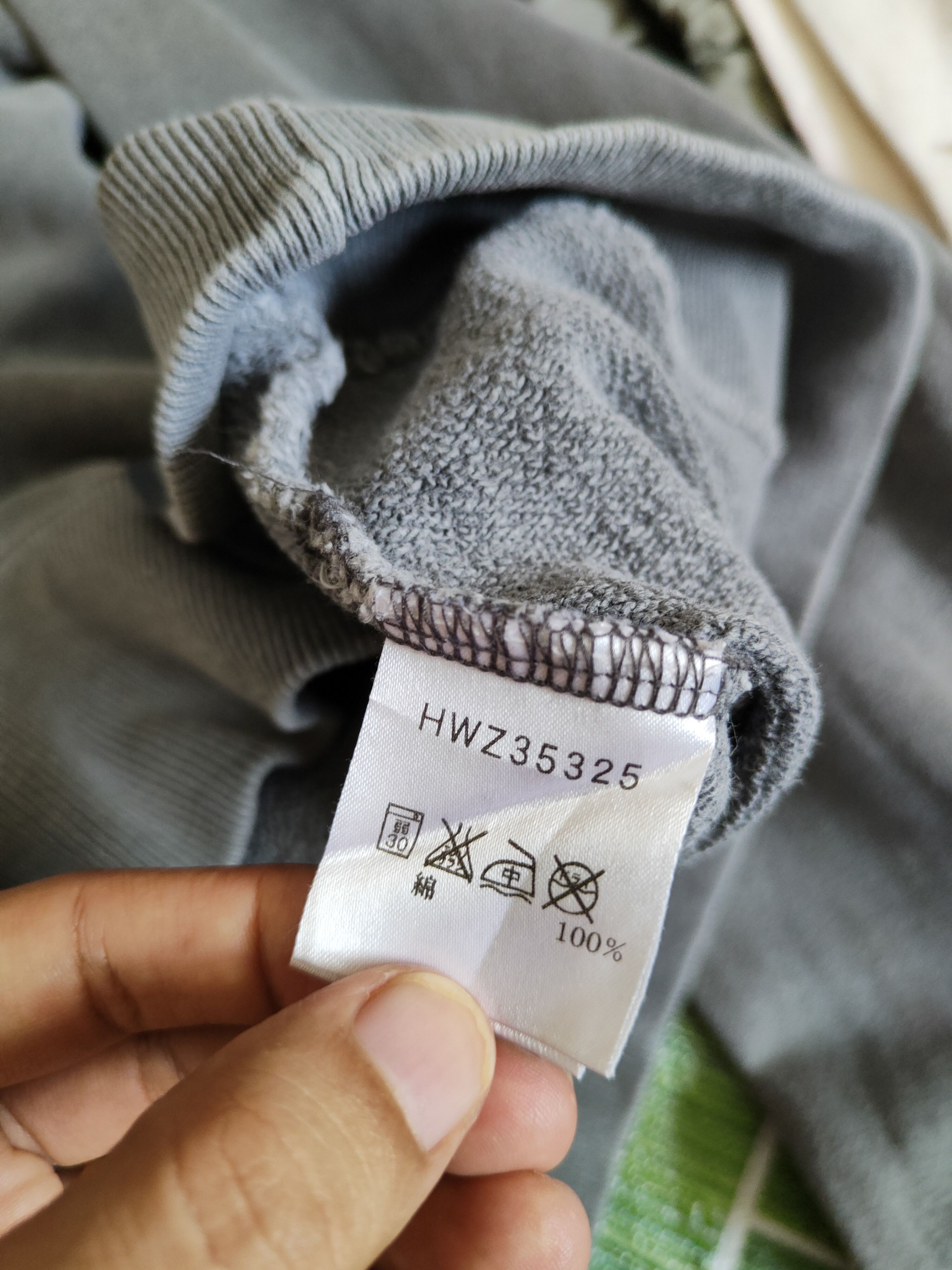Helly Hansen Helly Hansen Dark Gray Faded ripped Sweatshirts #S1862 Size L / US 10 / IT 46 - 18 Thumbnail