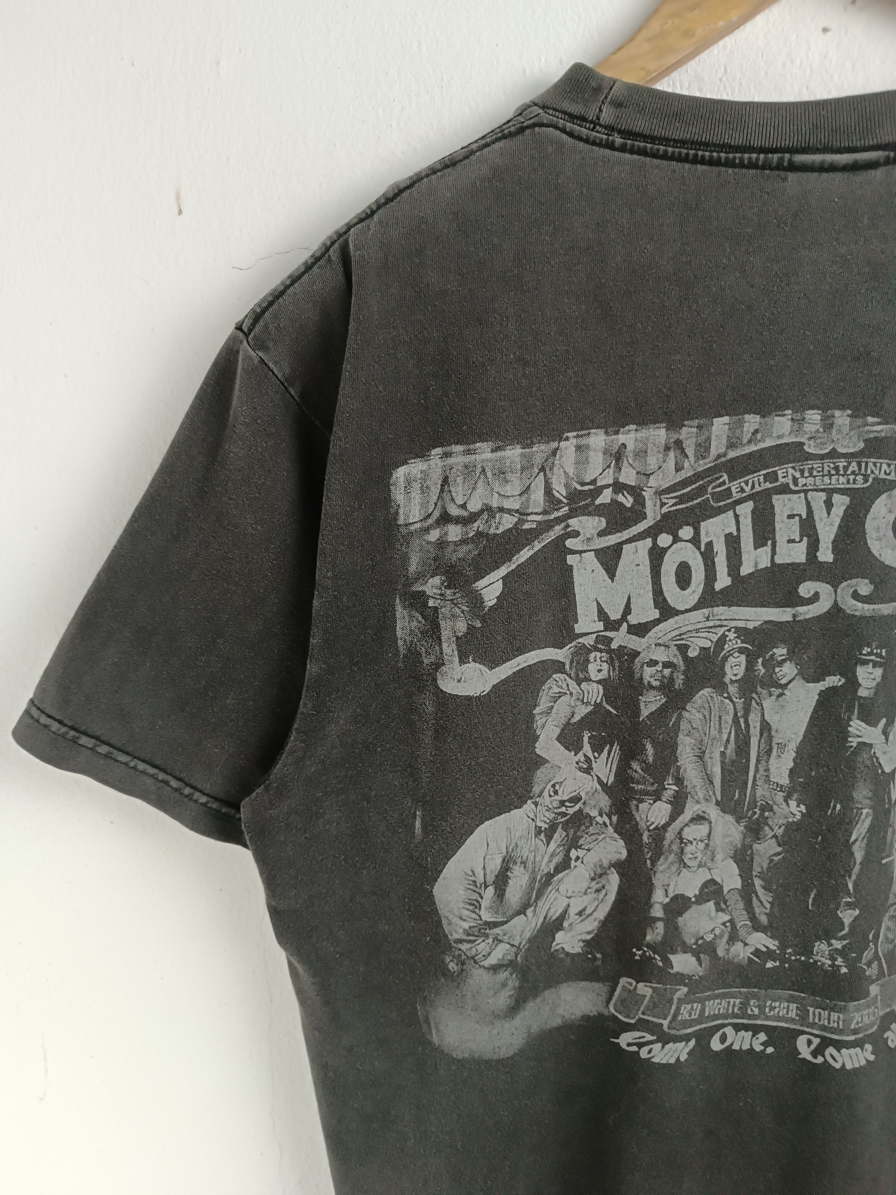Band Tees VINTAGE 2005 MOTLEY CRUE RED, WHITE & CRUE ratt kiss poison Size US M / EU 48-50 / 2 - 14 Thumbnail
