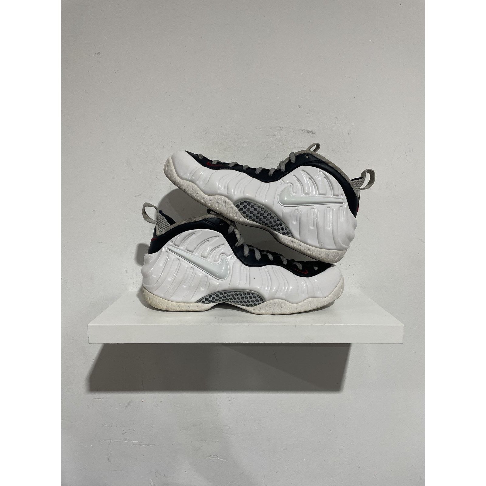 Nike NIKE AIR FOAMPOSITE PRO WHITE BLACK UNI RED SIZE 9.5 Size US 9.5 / EU 42-43 - 1 Thumbnail