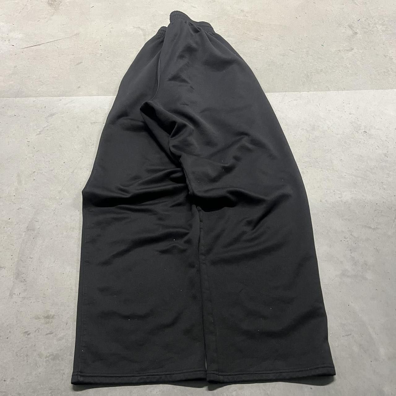 Under Armour Crazy Vintage Y2K/2000s Baggy Black under armour Sweatpants with adjustable waistband, pockets and knee rip! Size US 32 / EU 48 - 5 Thumbnail