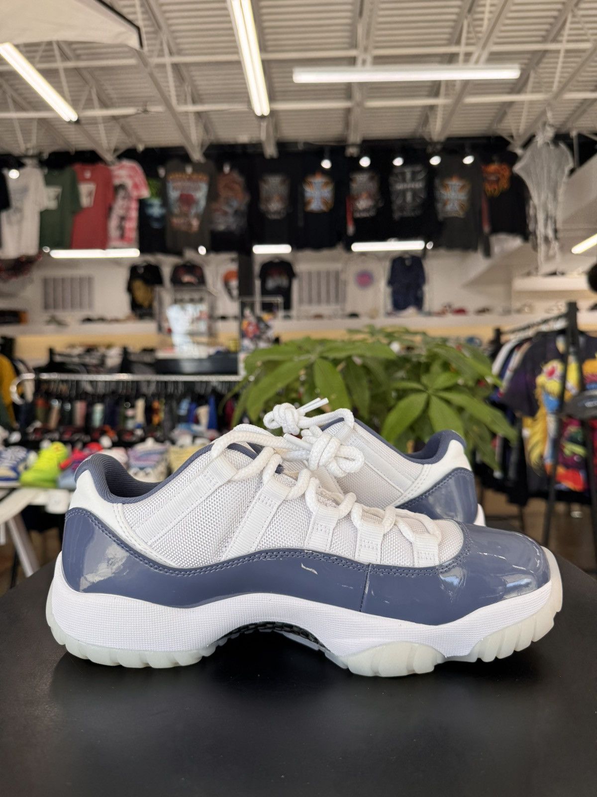Jordan Brand Air Jordan 11 Low Diffused Blue Size 7 (2024) Size US 7 / EU 40 - 3 Thumbnail