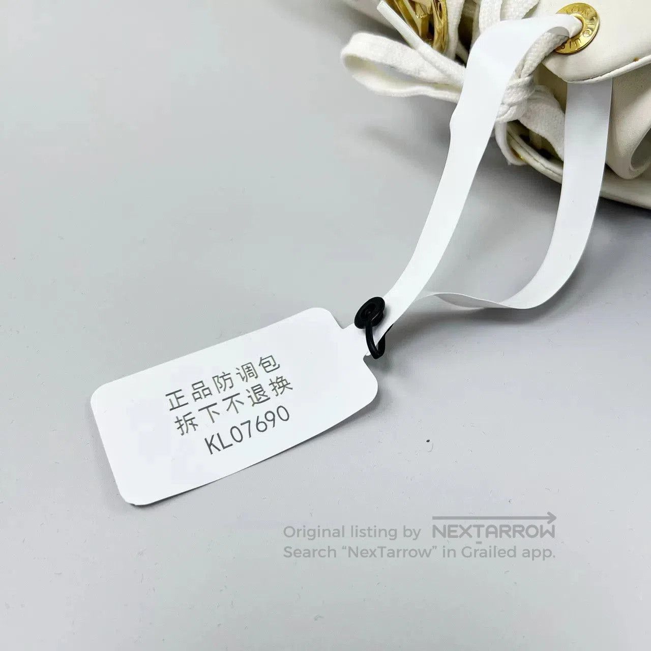 Louis Vuitton Louis Vuitton Metal Logo White Sneakers. Size US 5.5 / IT 35.5 - 7 Thumbnail