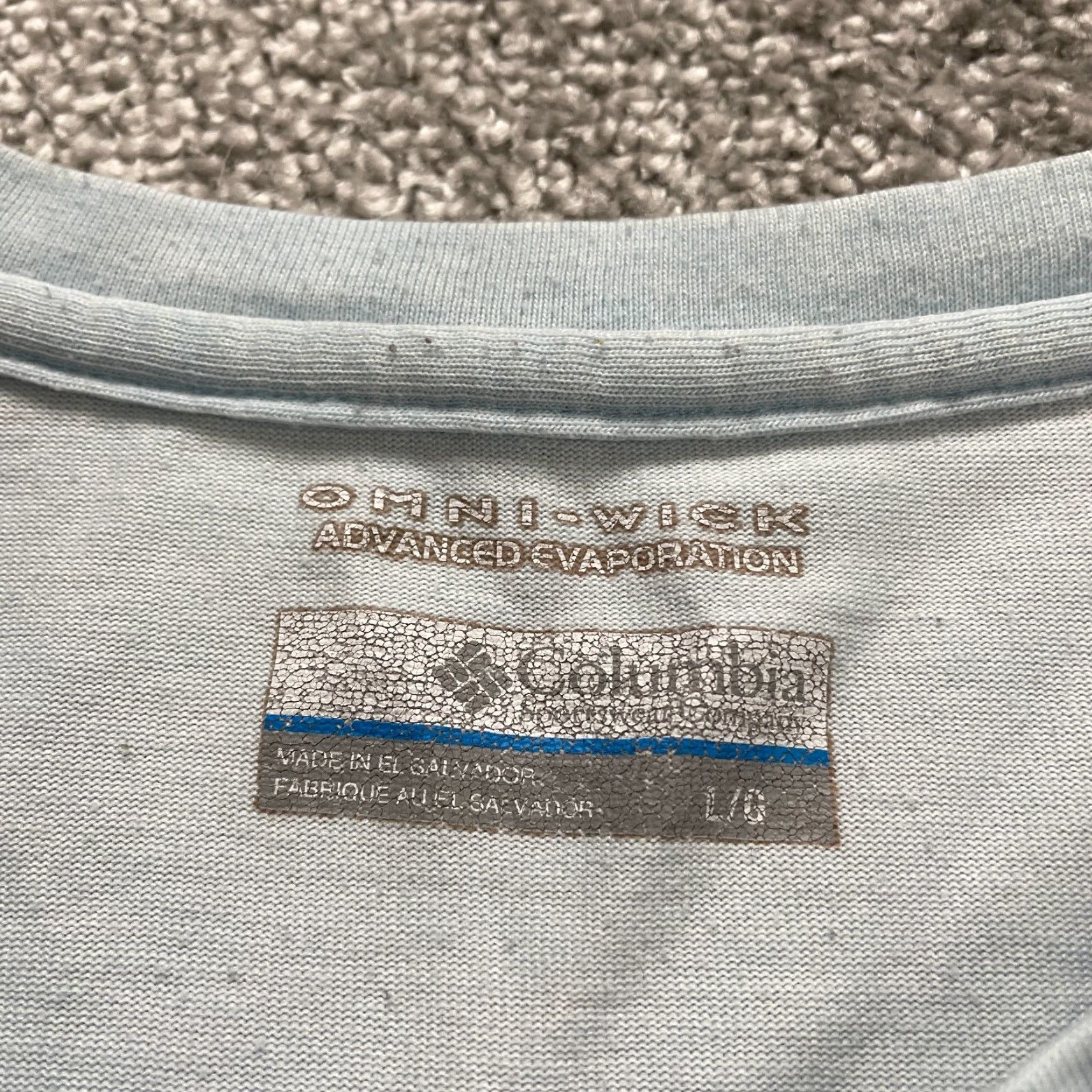 Vintage Columbia Shirt Large Lightblue V Neck Short Sleeve Omni Wick Tee Top Casual Mens Size US L / EU 52-54 / 3 - 5 Thumbnail