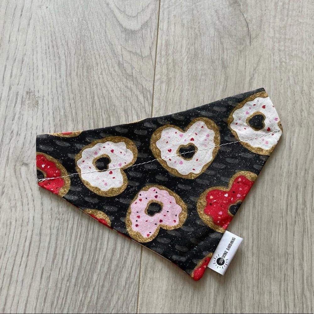 Designer SunShine Bandanas Heart Donut and Line Dog Bandana Size ONE SIZE - 1 Thumbnail
