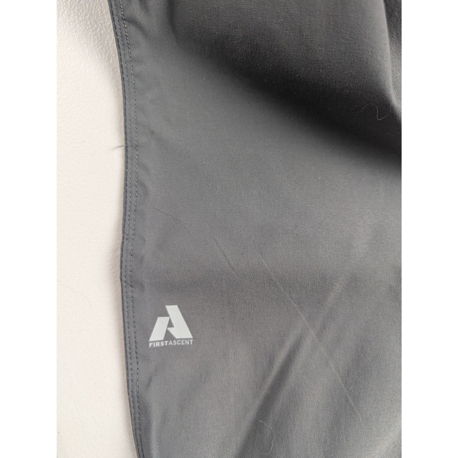 Eddie Bauer Eddie Bauer First Ascent Hiking Pants Womens 10 Grey Cropped Size 32" / US 10 / IT 46 - 7 Thumbnail
