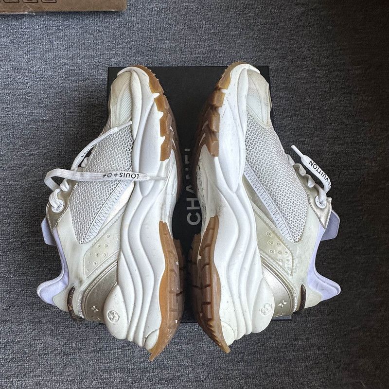 Louis Vuitton Louis Vuitton Run 55 Casual Sneakers for Women -2505 Size US 7 / IT 37 - 6 Thumbnail