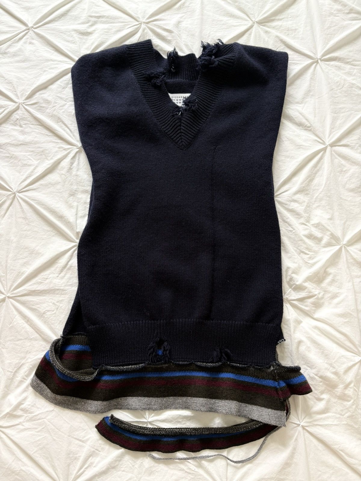 Maison Margiela Maison Margiela Distressed Knit Vest Size US L / EU 52-54 / 3 - 8 Thumbnail