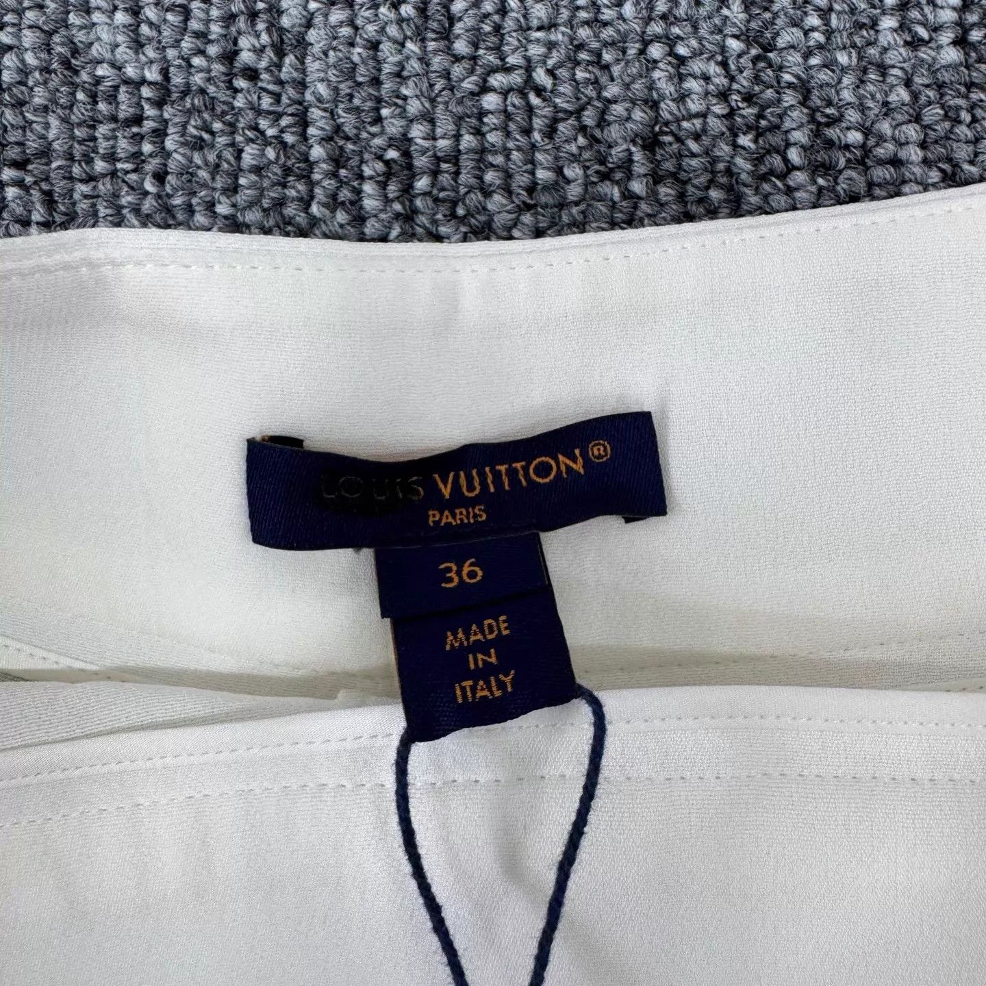 Louis Vuitton Louis Vuitton white silk shorts 36 new with tags Size 26" / US 2 / IT 38 - 6 Thumbnail